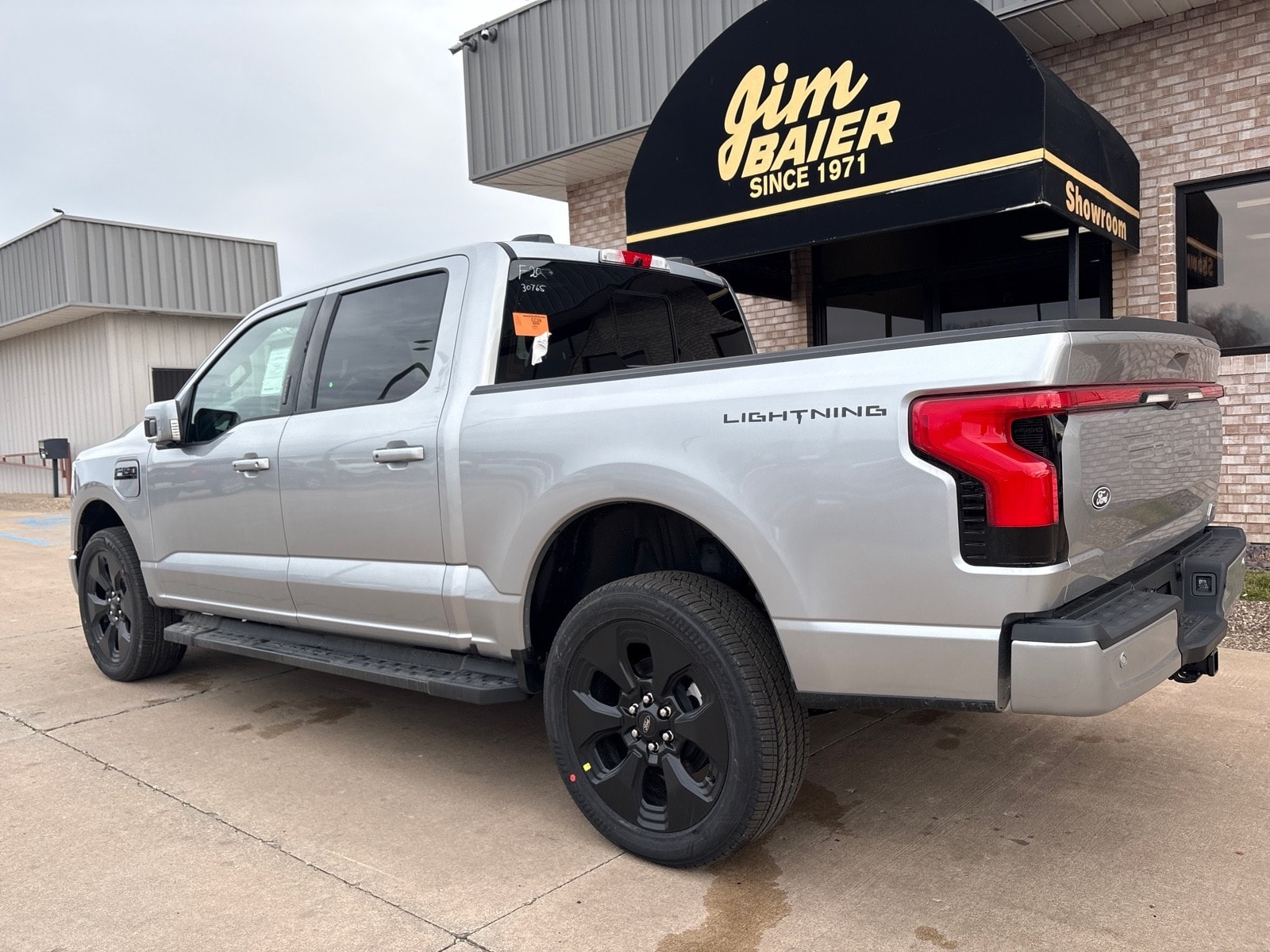 2025 Ford F-150 Lightning Platinum - Photo 13