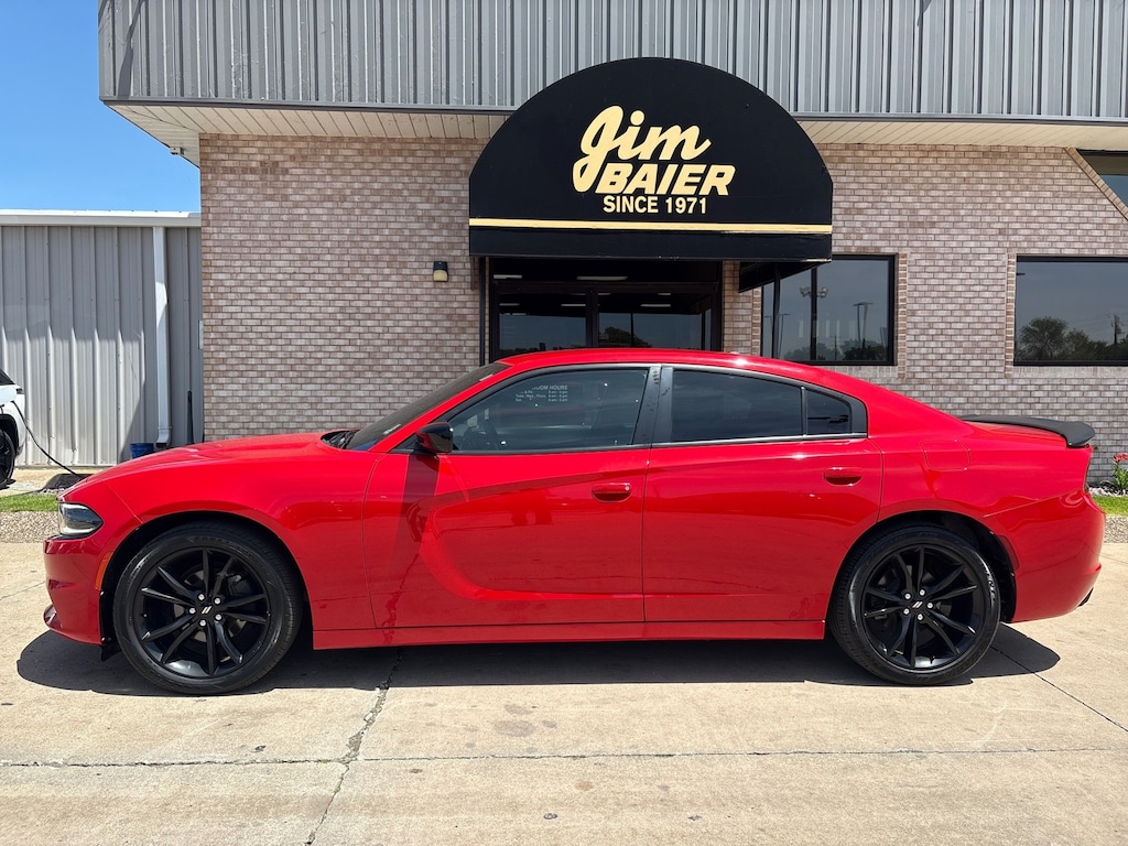 Used 2018 Dodge Charger SXT Sedan
