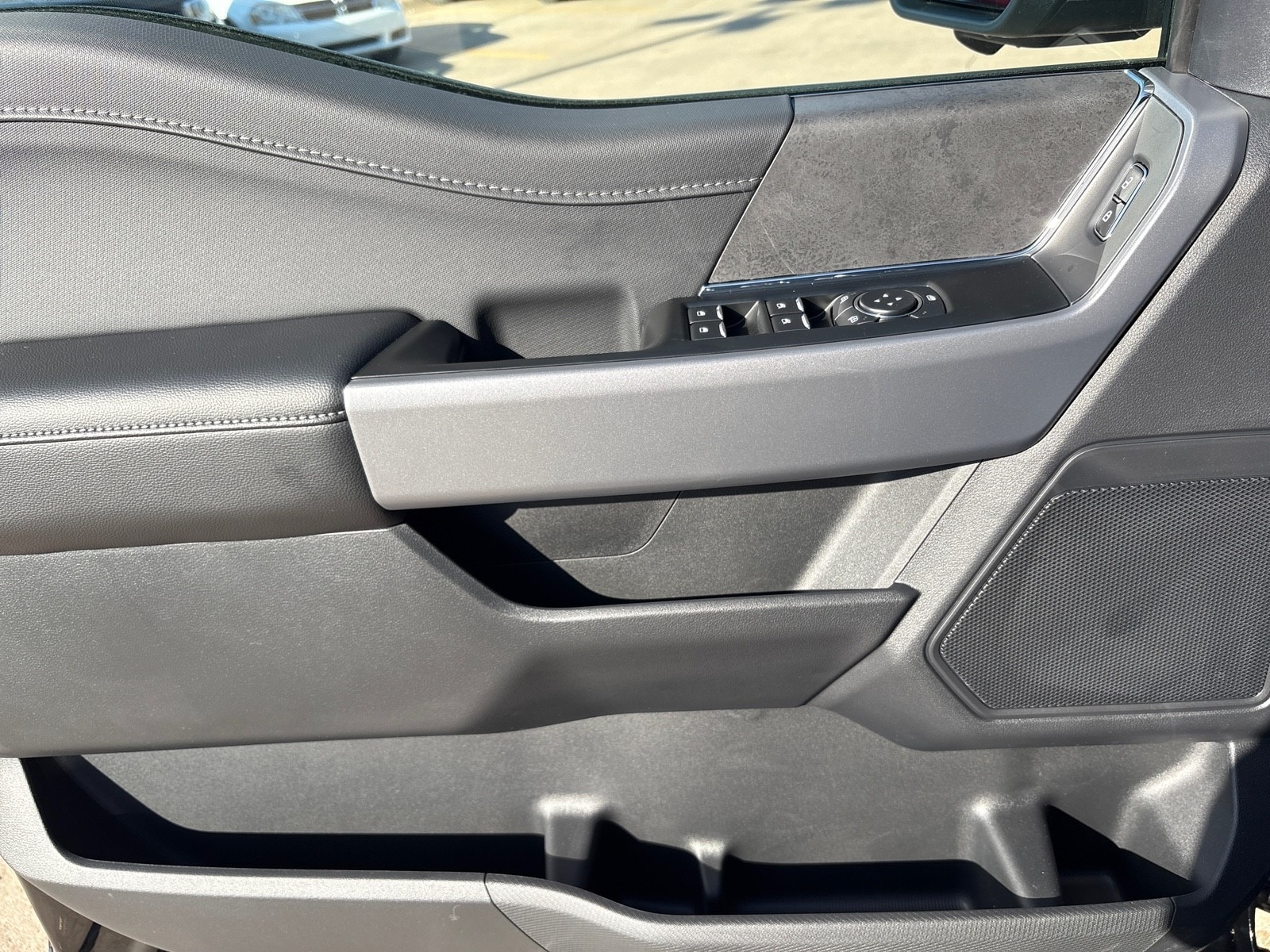 2025 Ford F-150 XLT - Photo 14