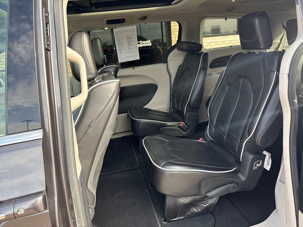 Used 2023 Chrysler Pacifica Limited