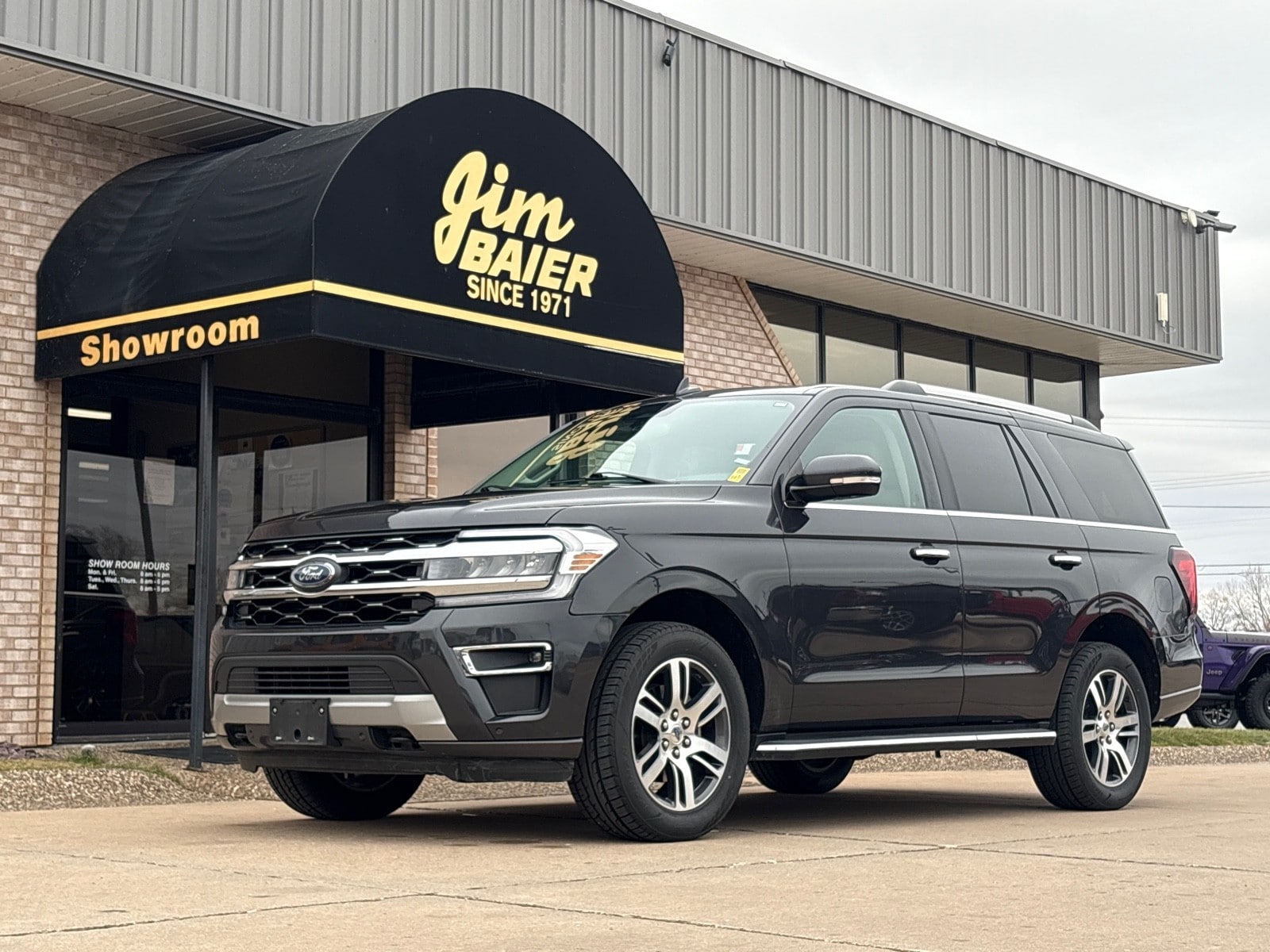 2023 Ford Expedition Limited's photo