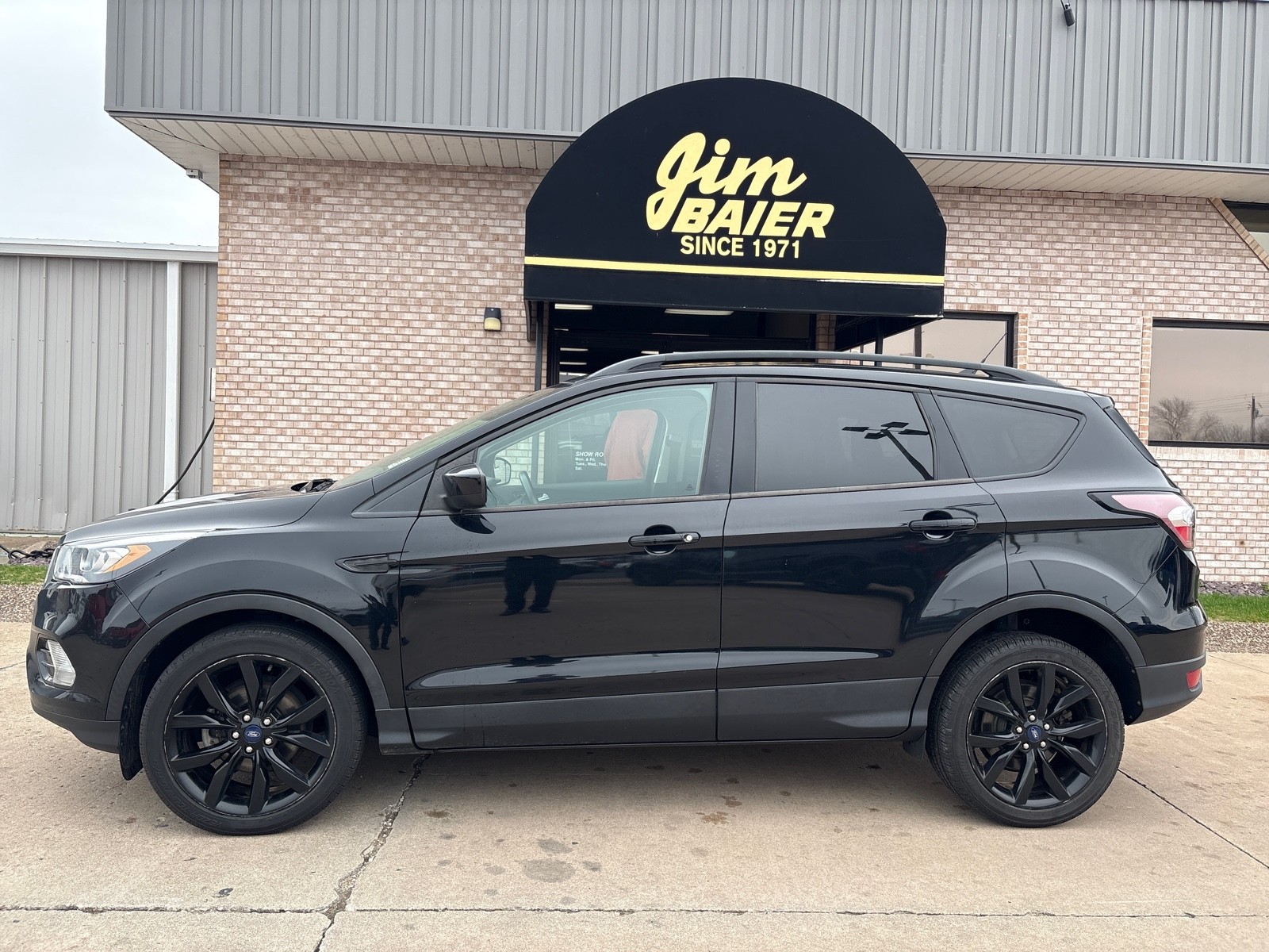 Used 2018 Ford Escape SE with VIN 1FMCU0GDXJUB99607 for sale in Fort Madison, IA