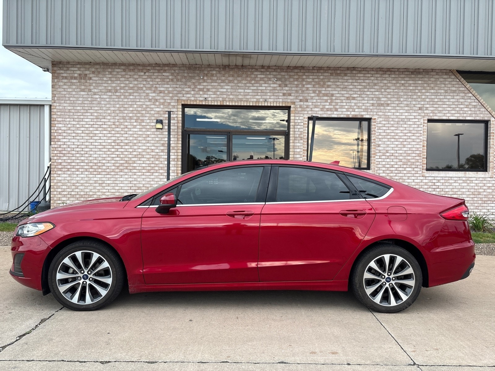 Used 2020 Ford Fusion SE with VIN 3FA6P0T9XLR236701 for sale in Fort Madison, IA