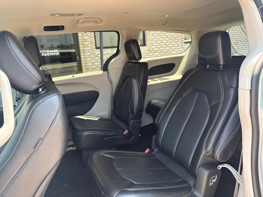 Certified 2024 Chrysler Pacifica Touring L