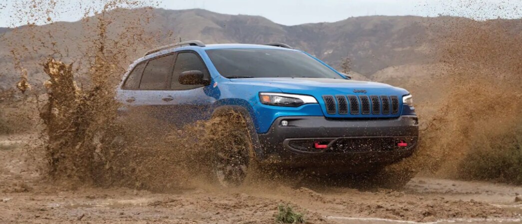 2021 Jeep Cherokee Driving Through Mud