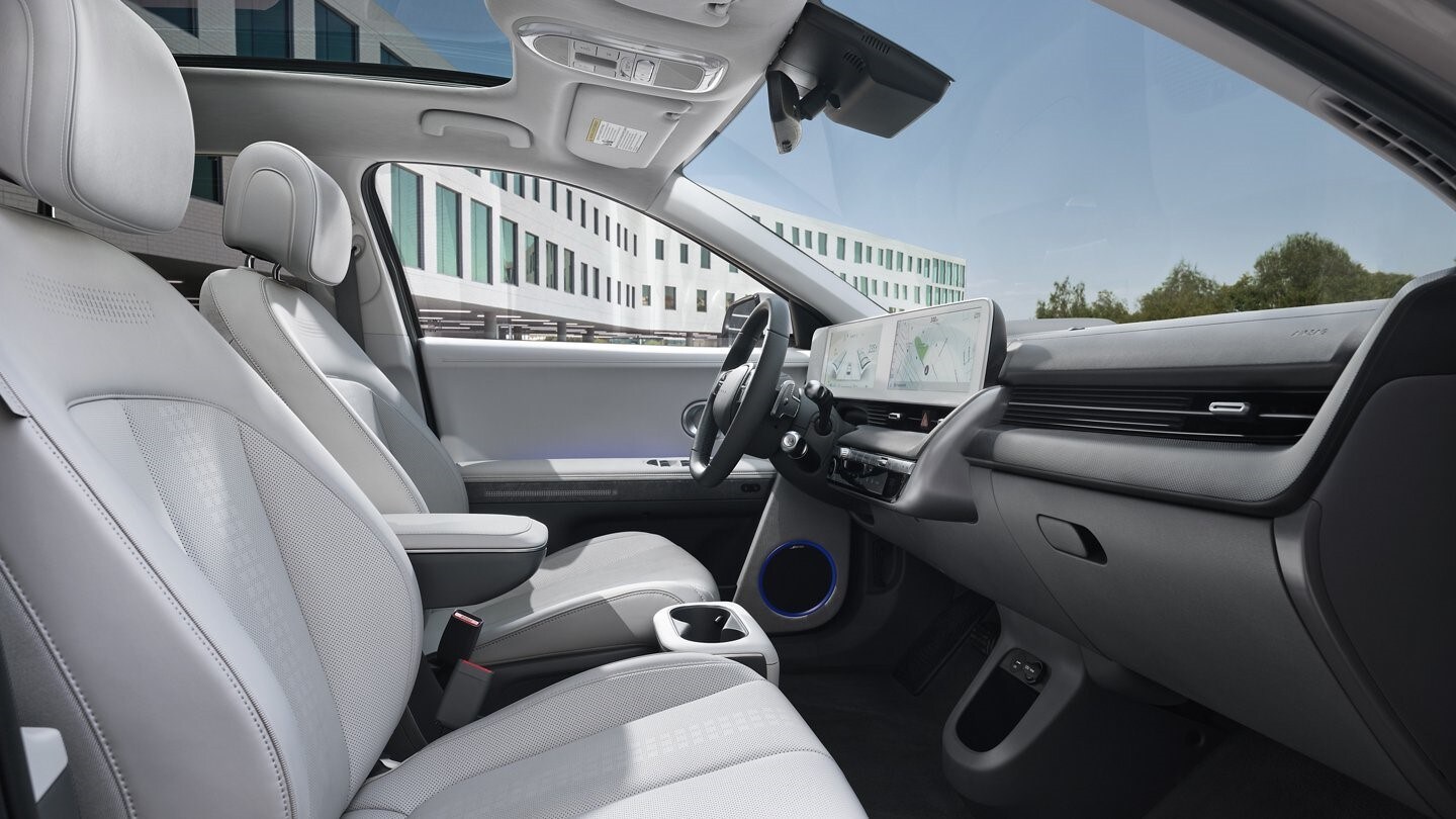 2022 Hyundai IONQ 5 interior