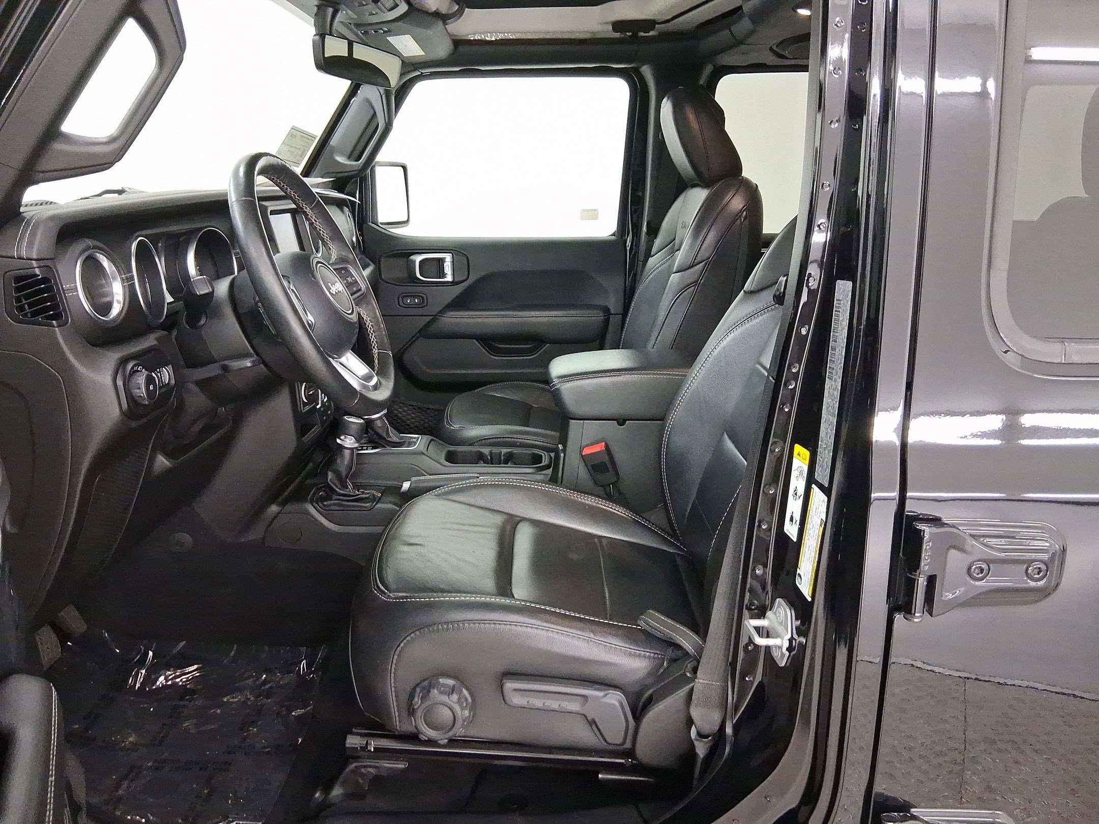 2019 Jeep Wrangler Unlimited Sahara 4x4 photo 4