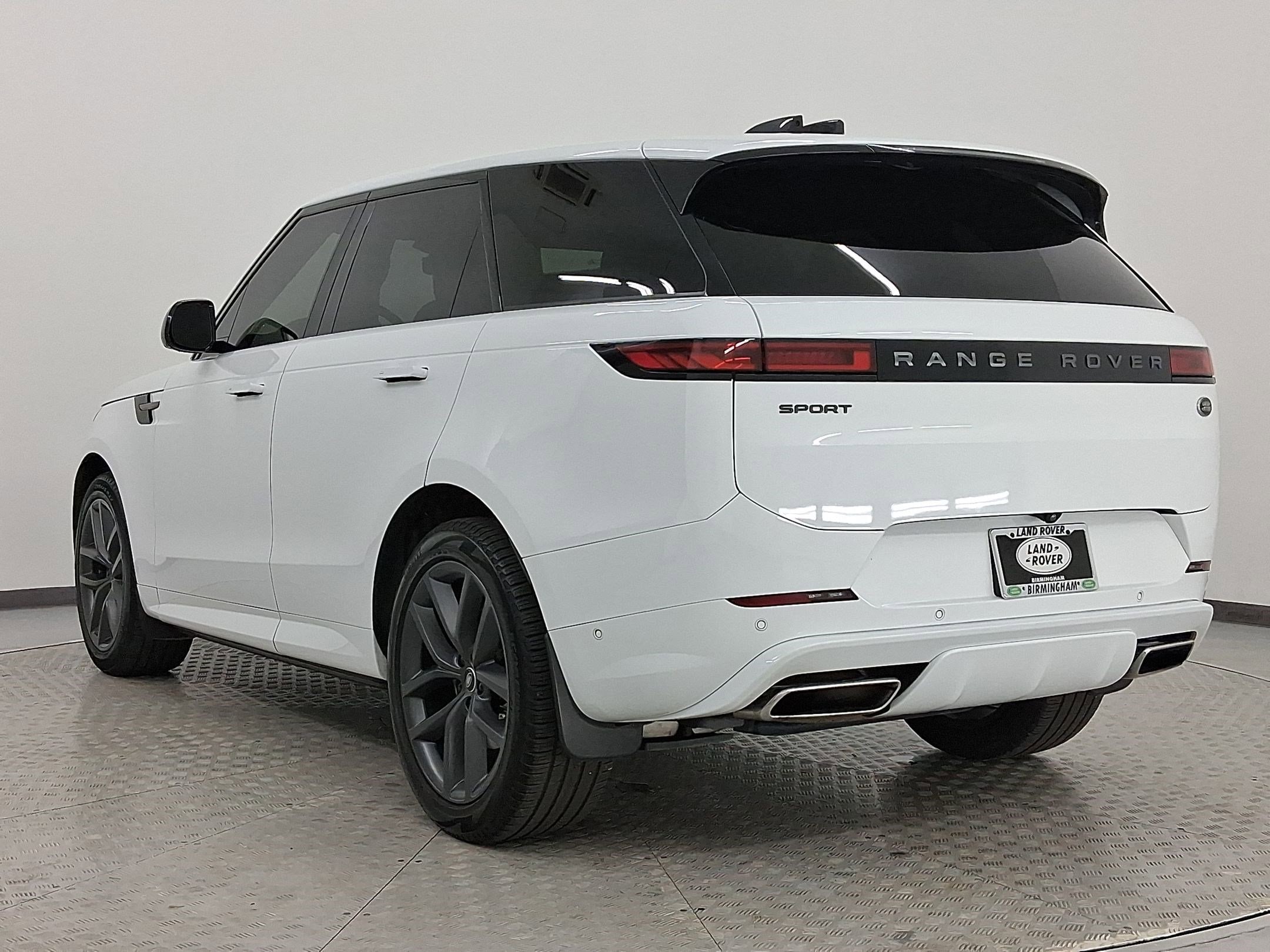 2023 Land Rover Range Rover Sport SE Dynamic photo 2