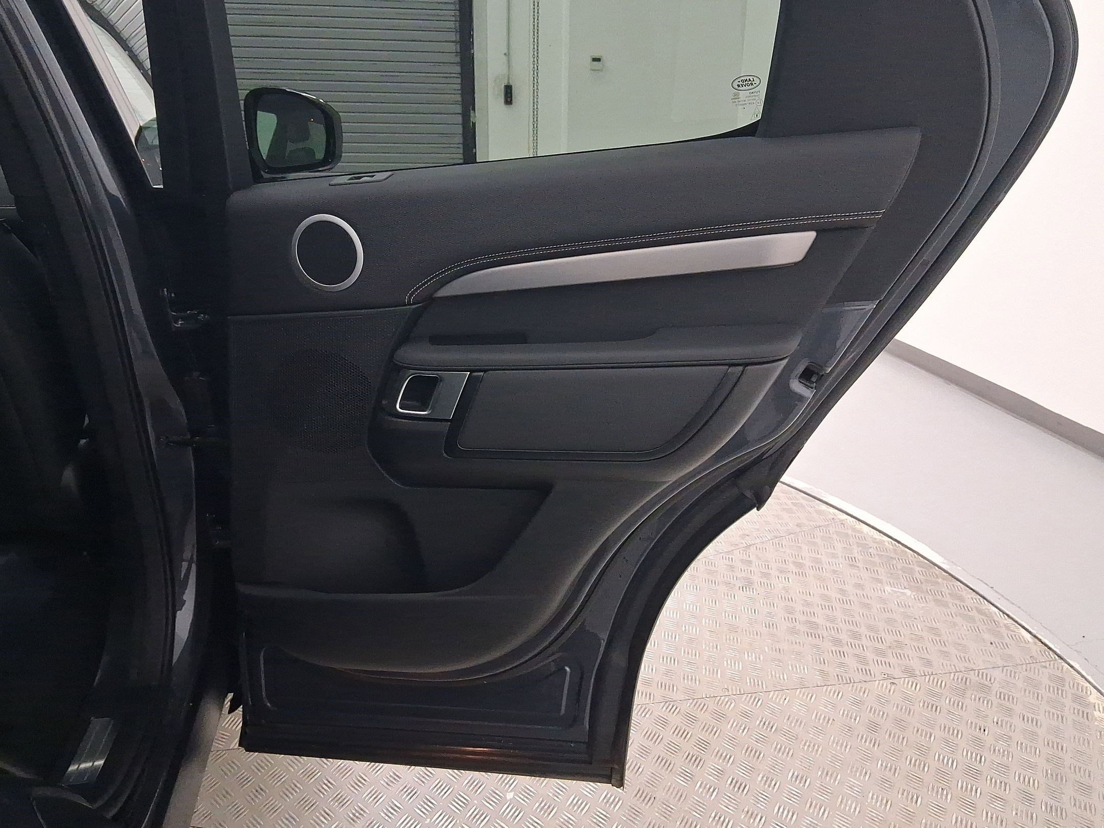 2025 Land Rover Discovery Dynamic SE - Photo 32