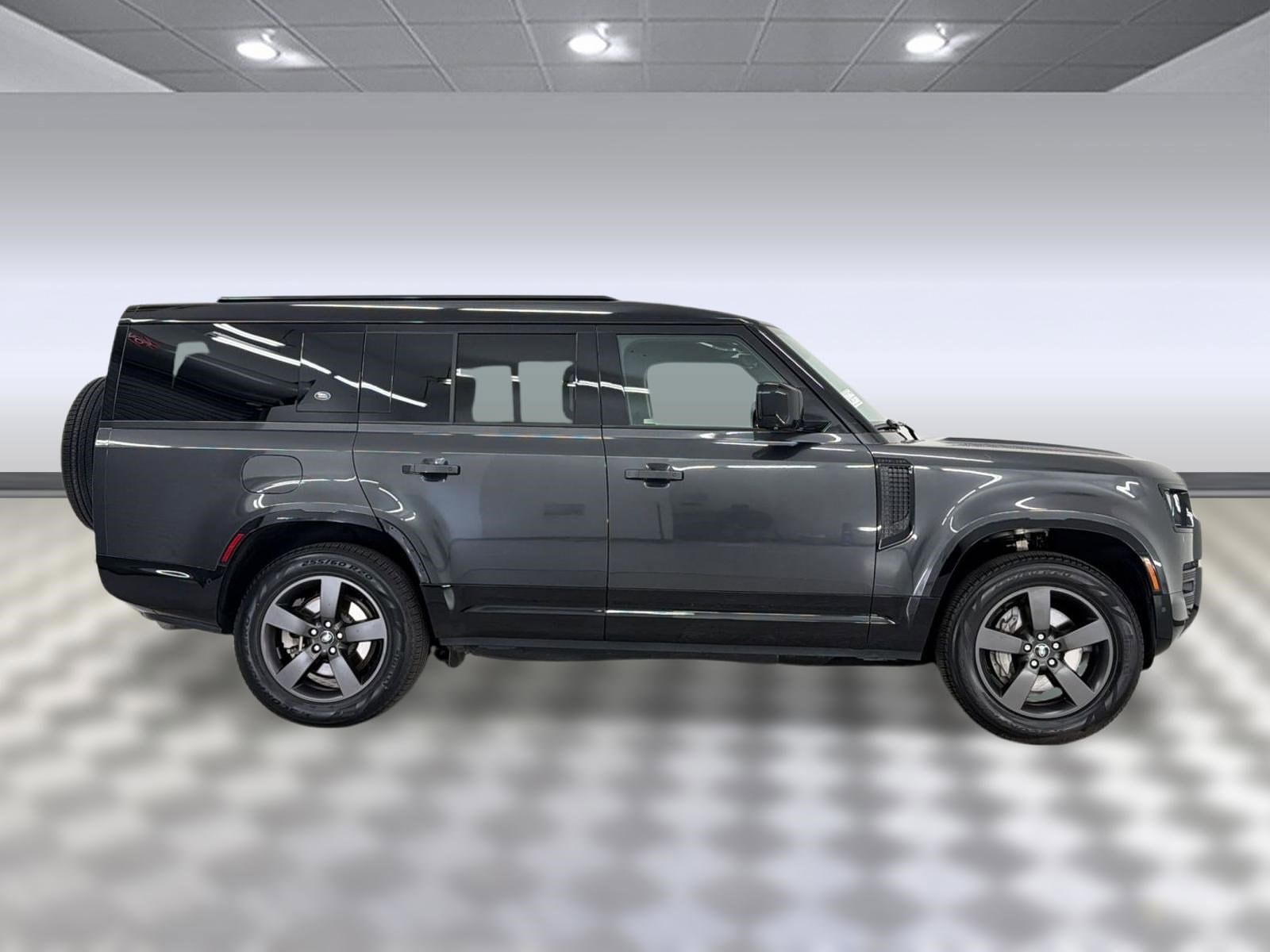 2023 Land Rover Defender 130 X-Dynamic SE photo 3