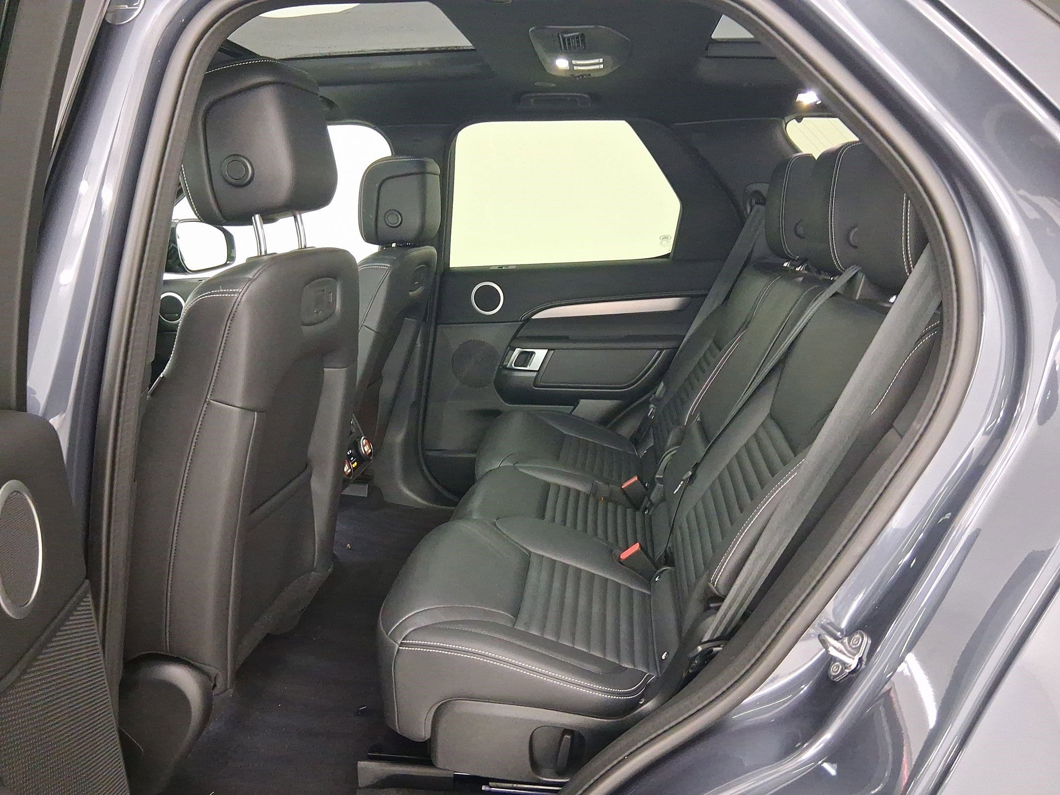 2025 Land Rover Discovery Dynamic SE - Photo 13