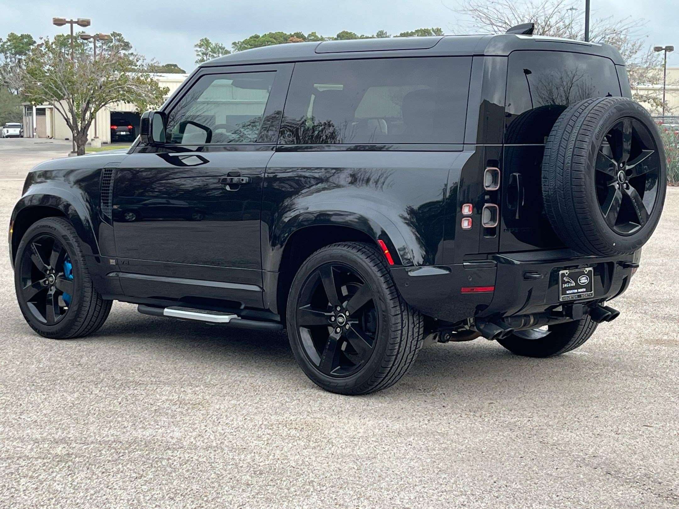 2022 Land Rover Defender V8 photo 2