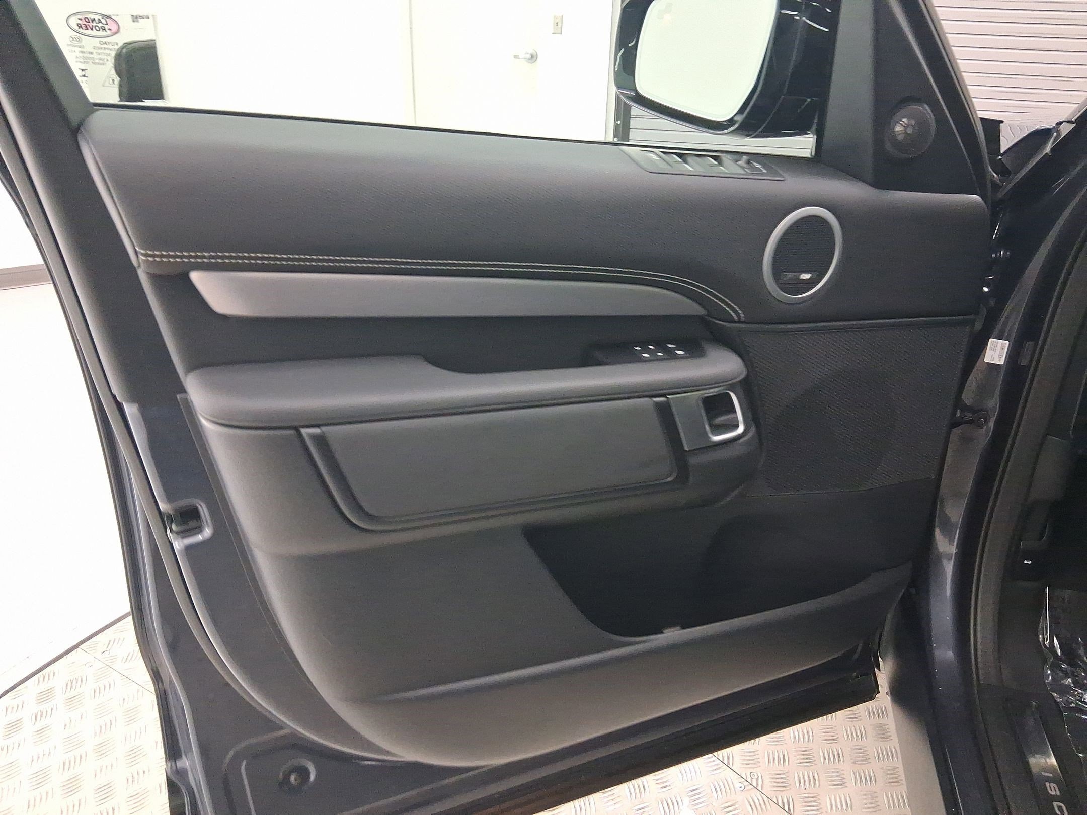 2025 Land Rover Discovery Dynamic SE - Photo 22