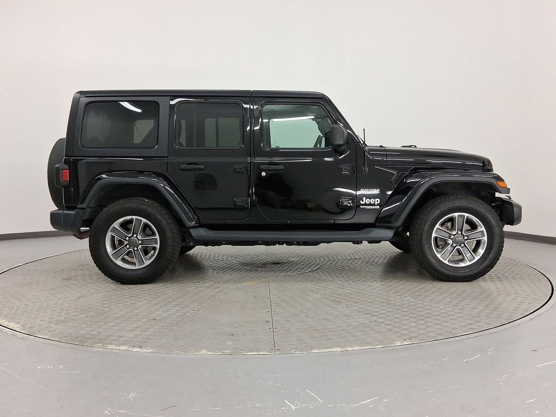 2019 Jeep Wrangler Unlimited Sahara 4x4 photo 3