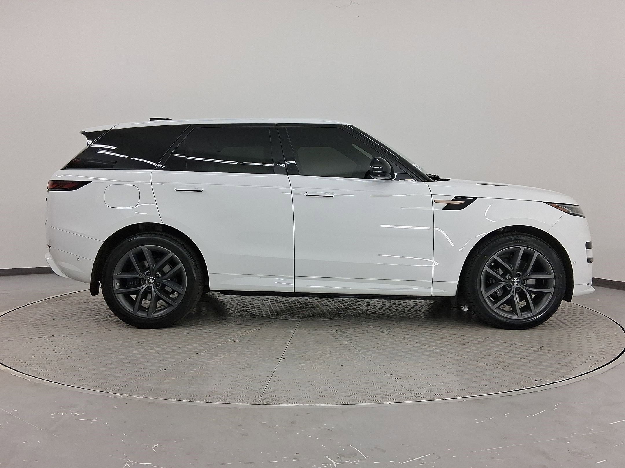 2023 Land Rover Range Rover Sport SE Dynamic photo 3