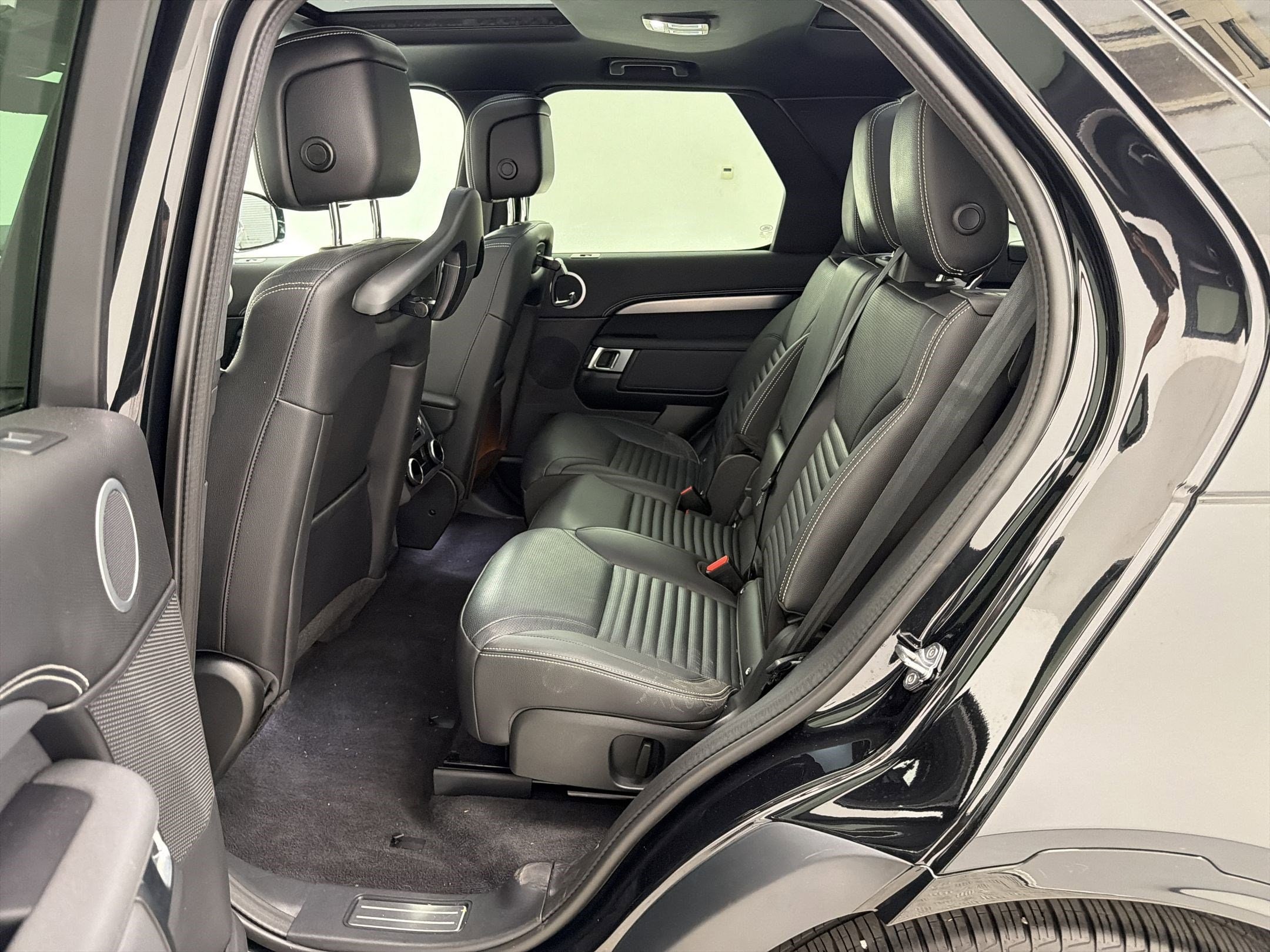 2025 Land Rover Discovery Dynamic SE - Photo 14