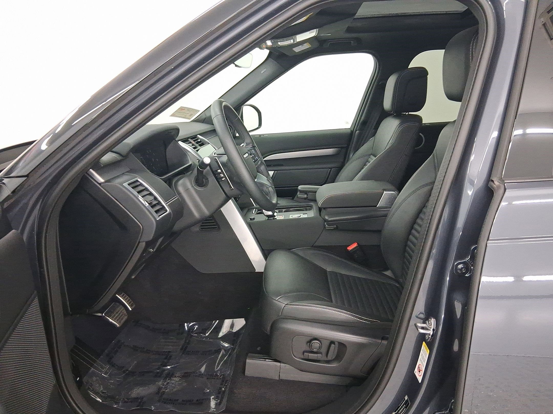 2025 Land Rover Discovery P360 Dynamic SE photo 4