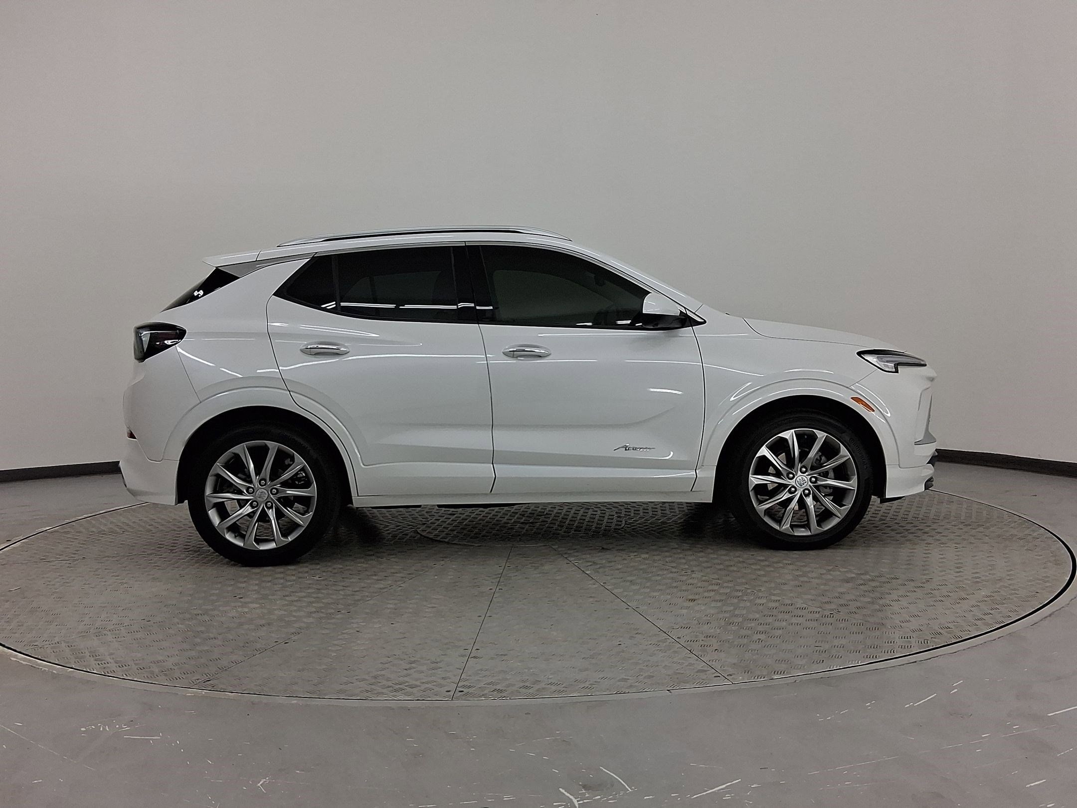 2025 Buick Encore GX Avenir photo 3