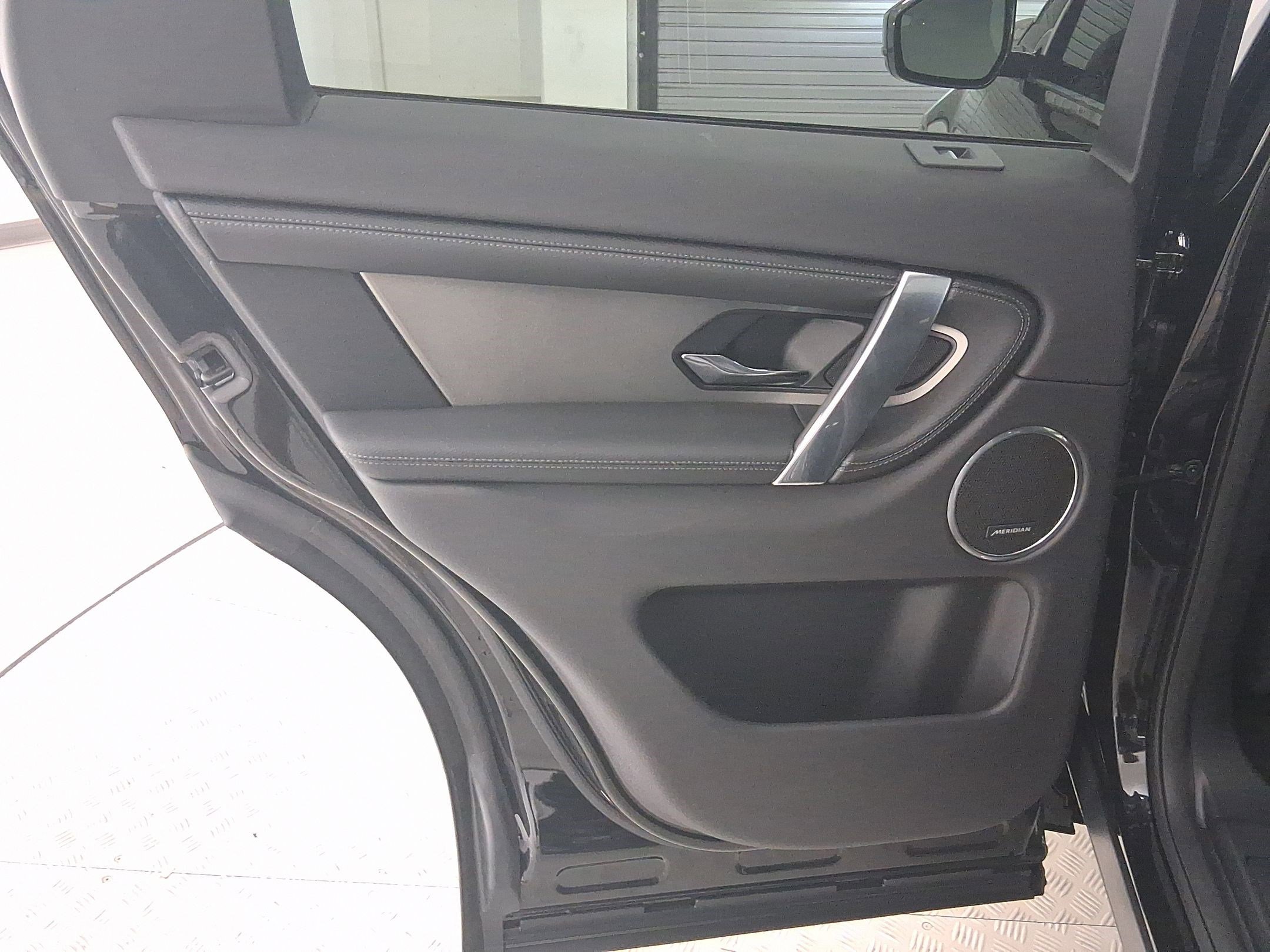 2025 Land Rover Discovery Sport Dynamic SE - Photo 29