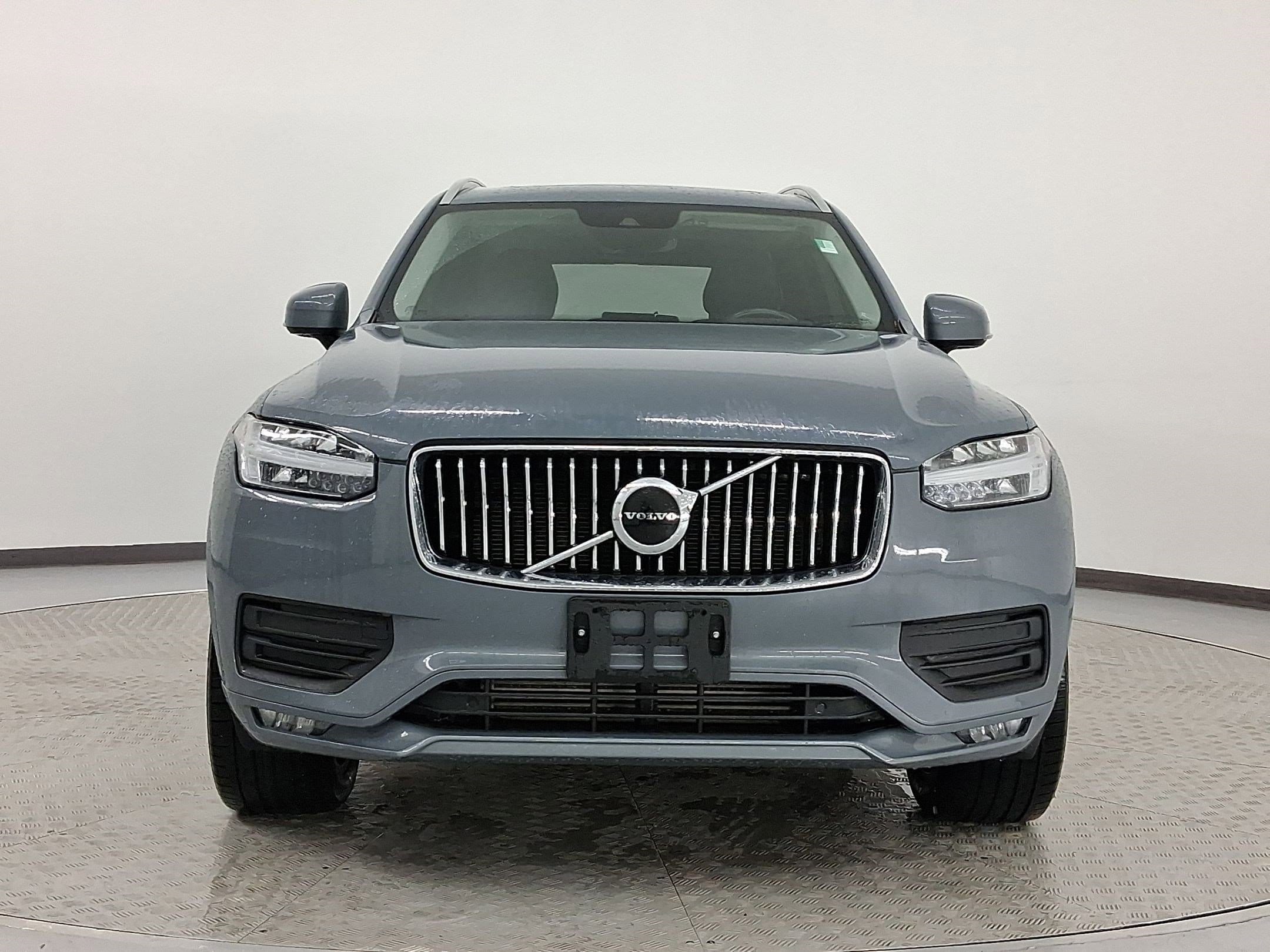 2020 Volvo XC90 T6 Momentum 7 Passenger photo 5