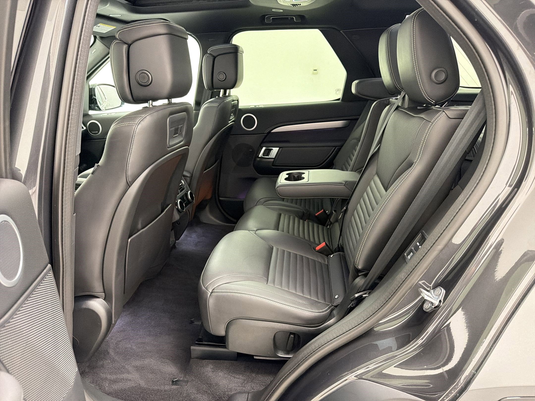 2025 Land Rover Discovery Dynamic SE - Photo 13