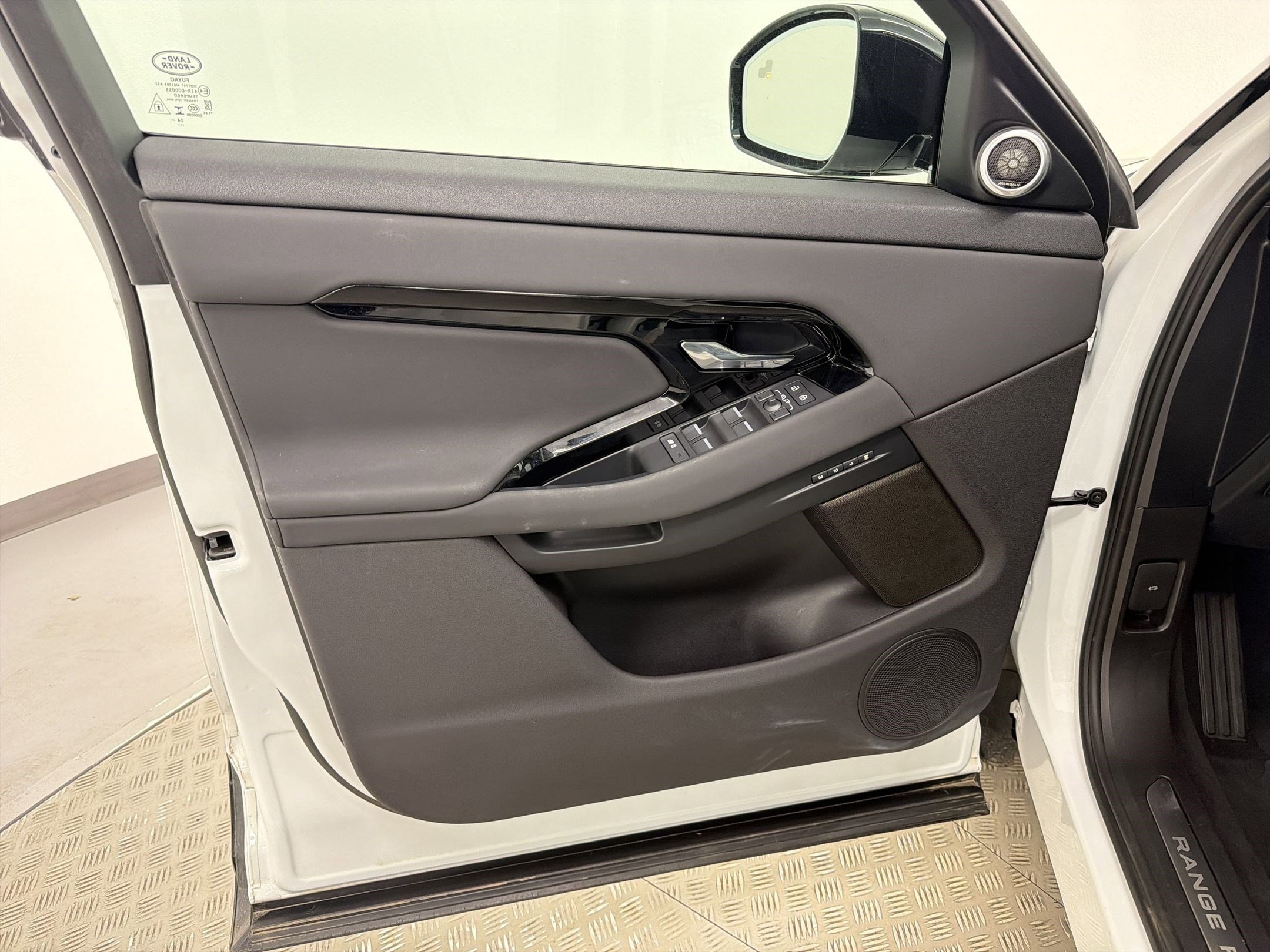 2026 Land Rover Range Rover Evoque Dynamic SE - Photo 19
