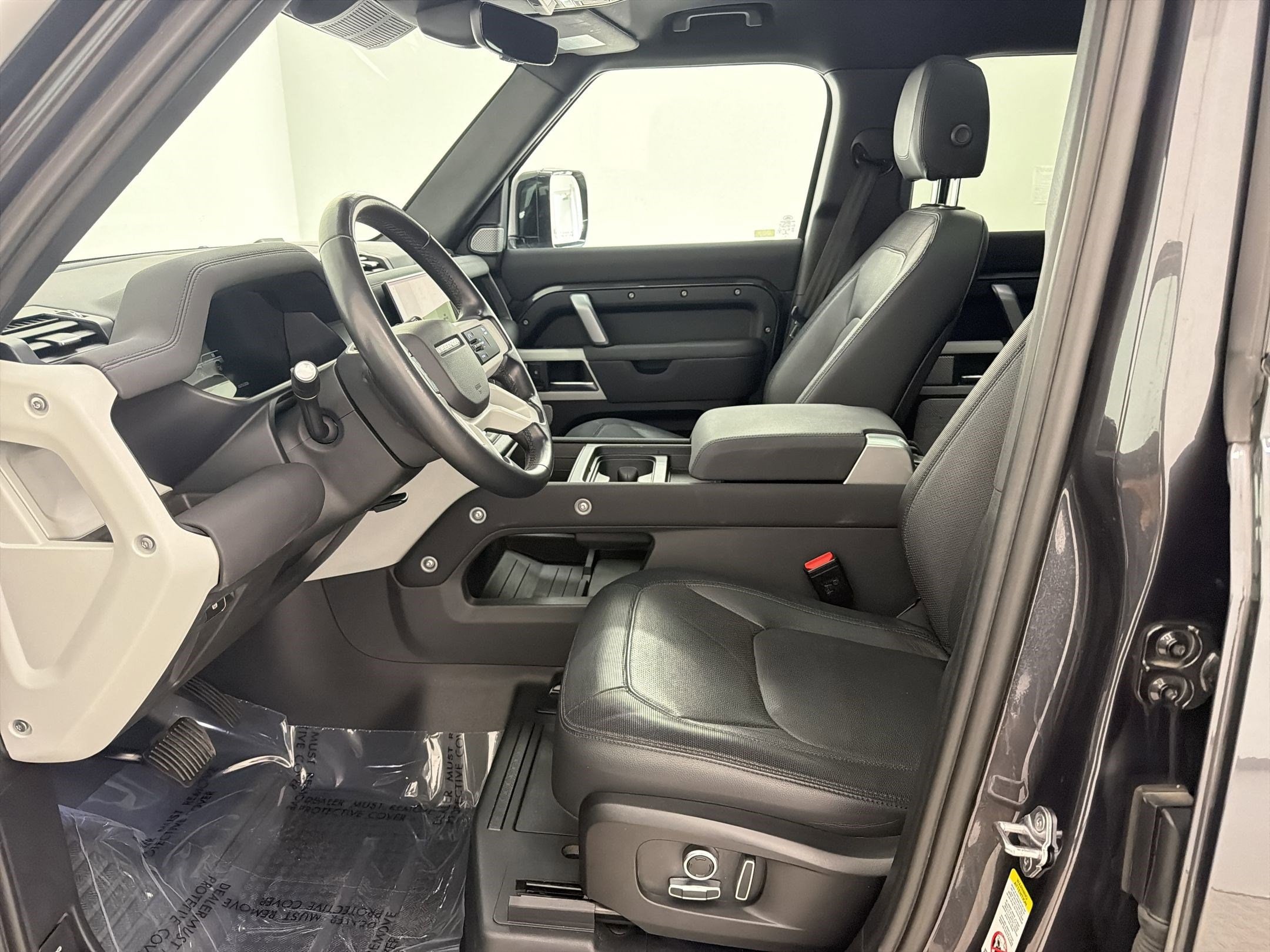 2023 Land Rover Defender 130 X-Dynamic SE photo 4