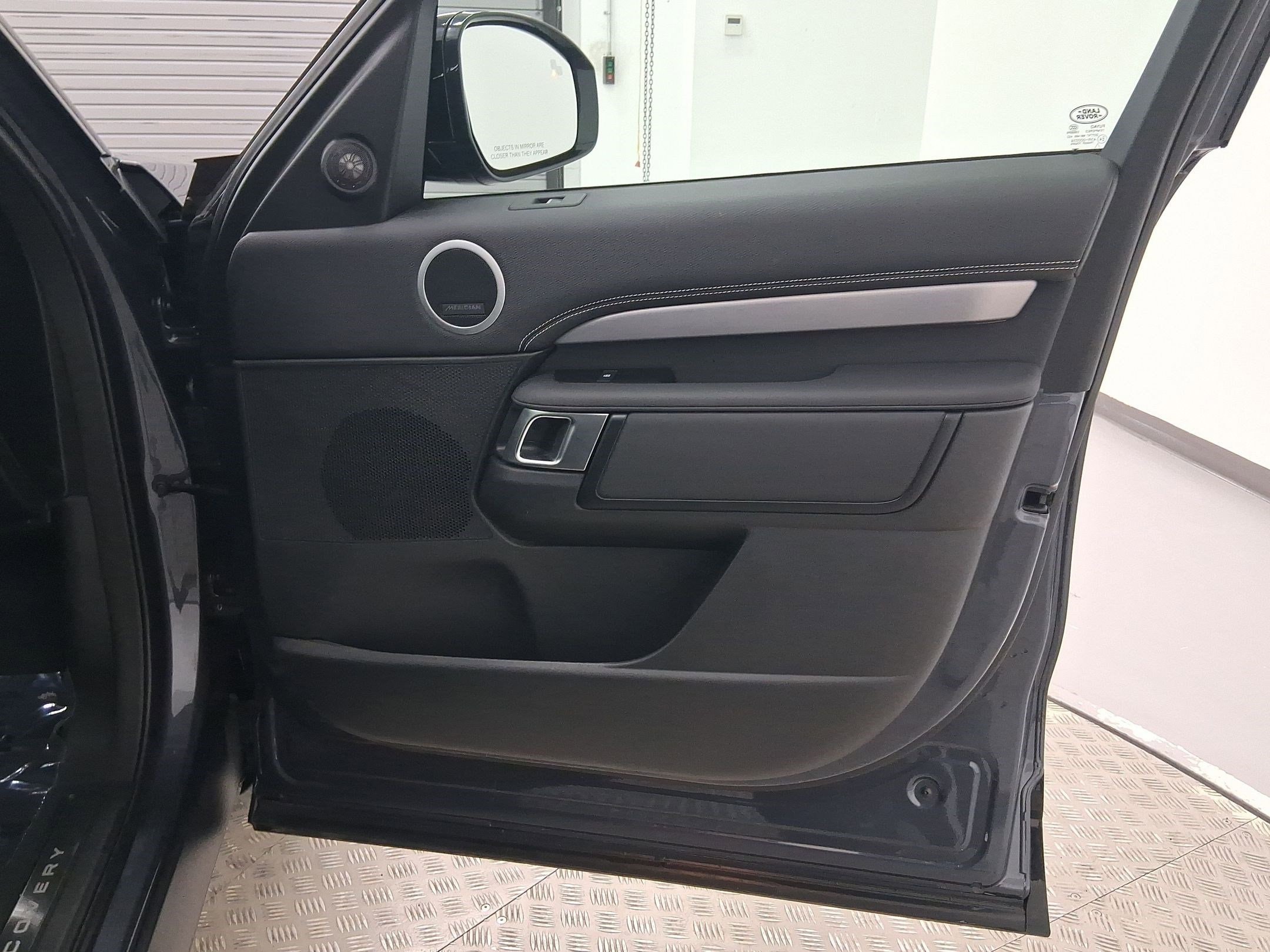 2025 Land Rover Discovery Dynamic SE - Photo 34