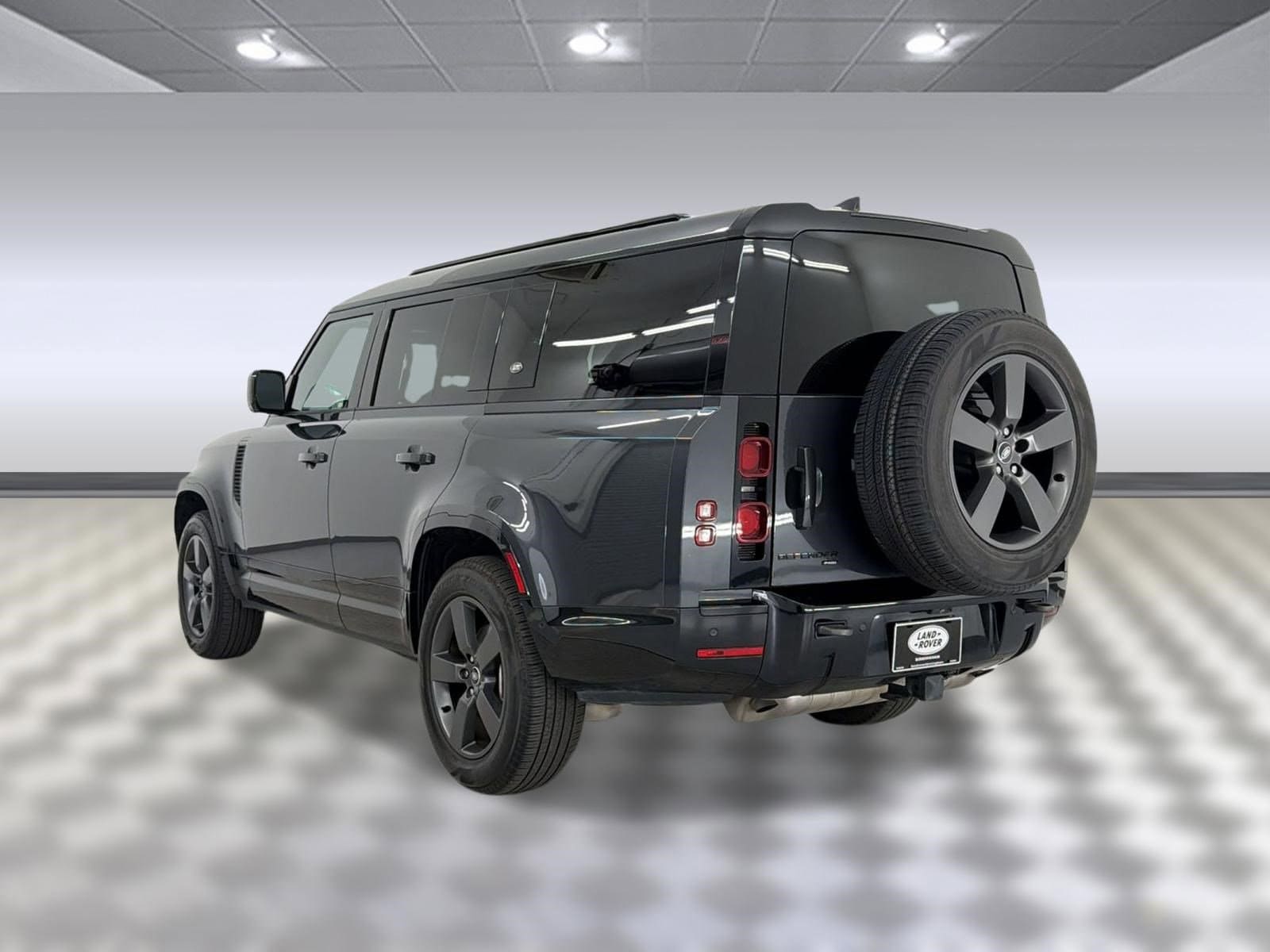 2023 Land Rover Defender 130 X-Dynamic SE photo 2