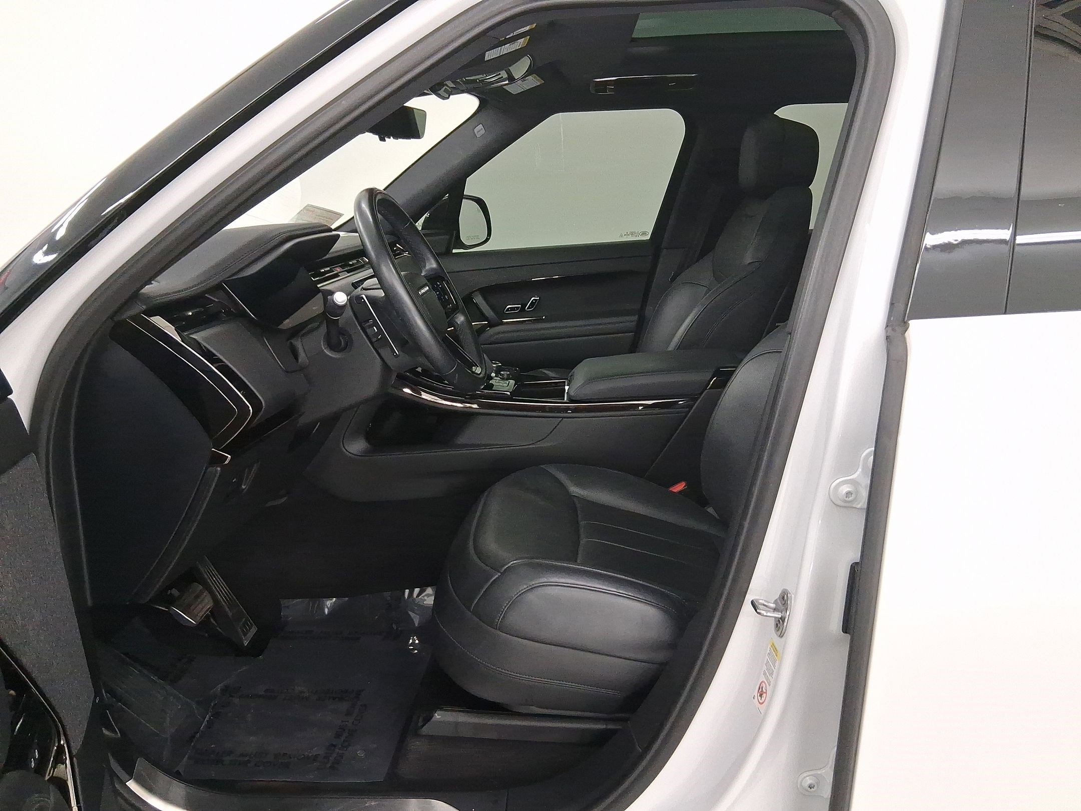 2023 Land Rover Range Rover Sport SE Dynamic photo 4