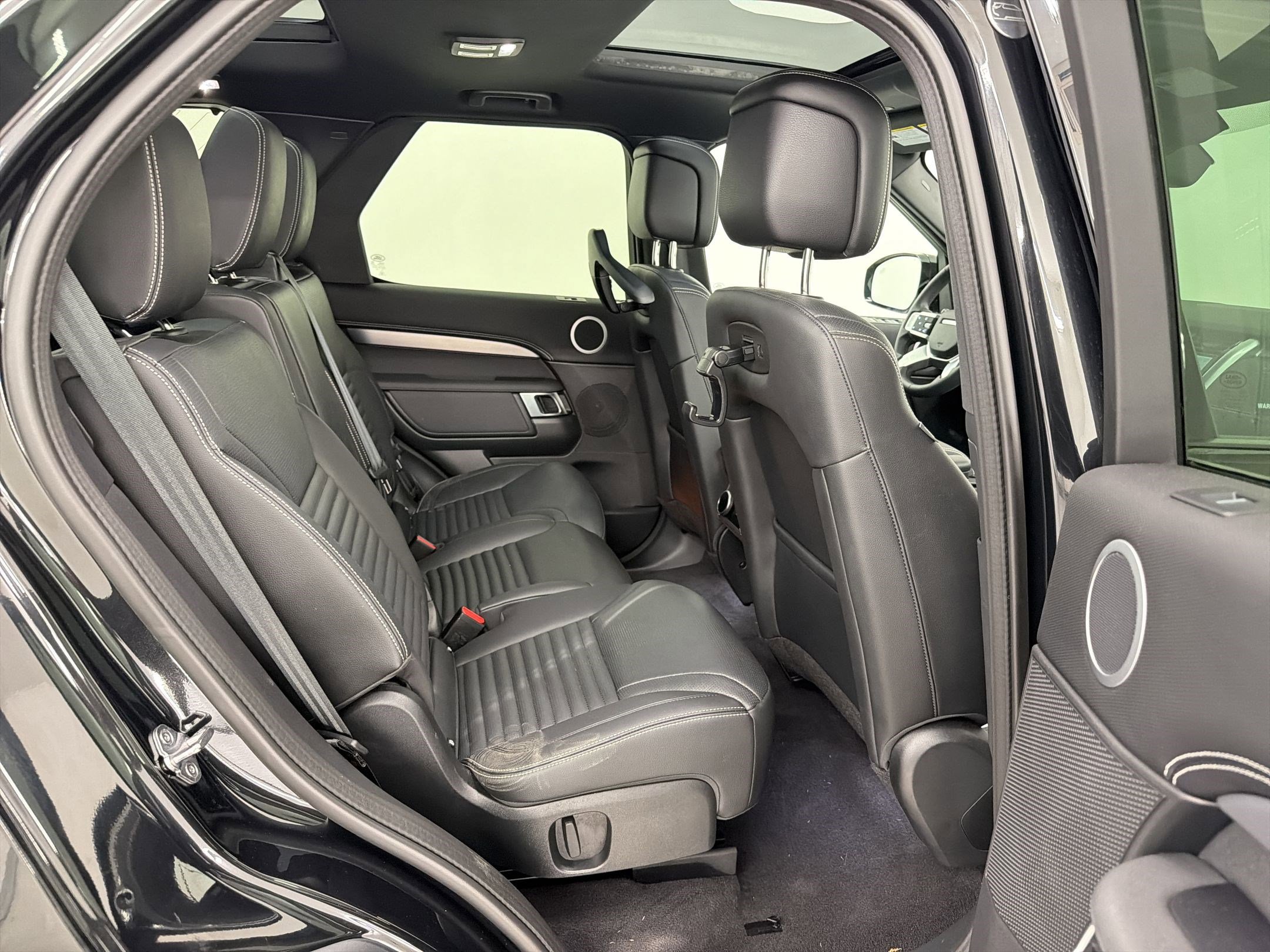 2025 Land Rover Discovery Dynamic SE - Photo 26