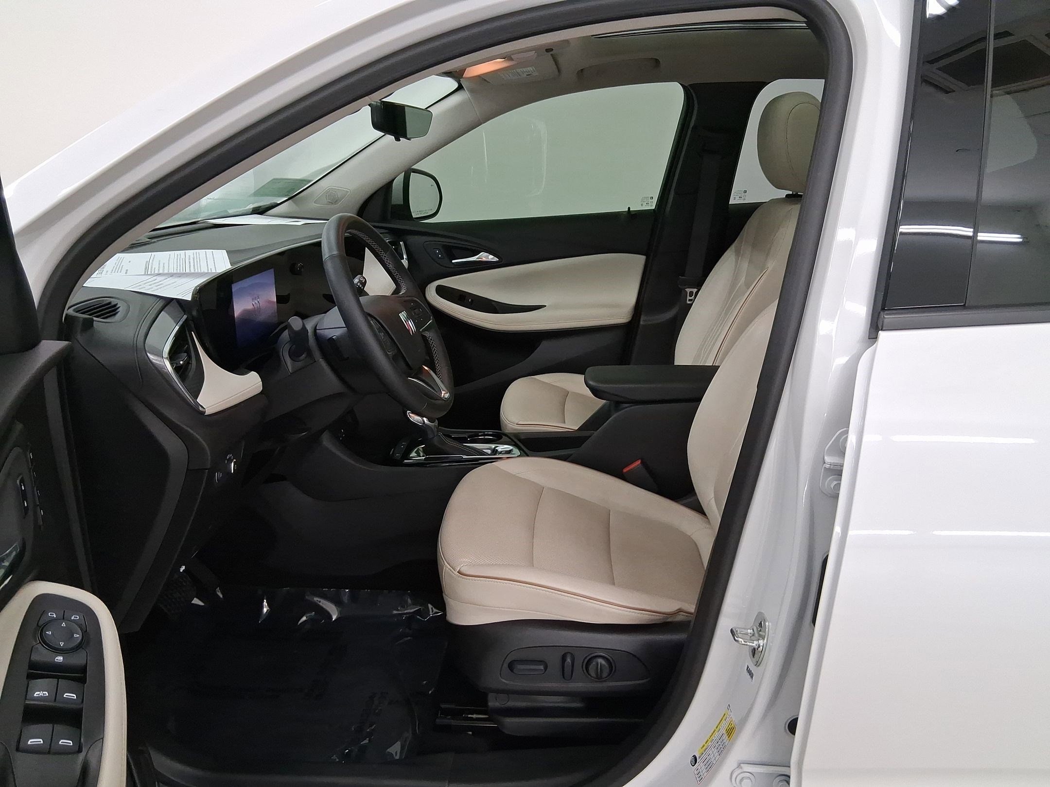 2025 Buick Encore GX Avenir photo 4