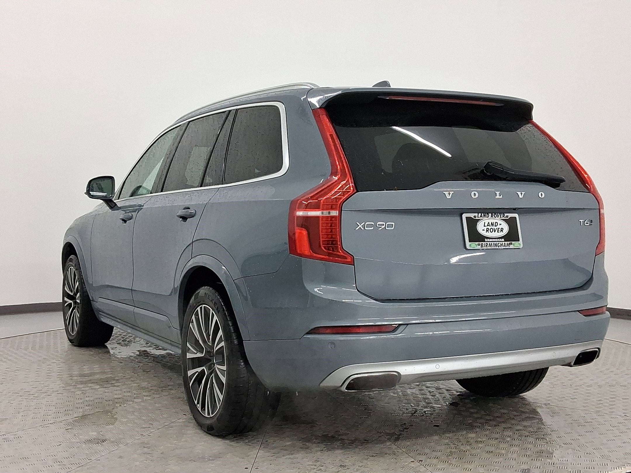 2020 Volvo XC90 T6 Momentum 7 Passenger photo 2