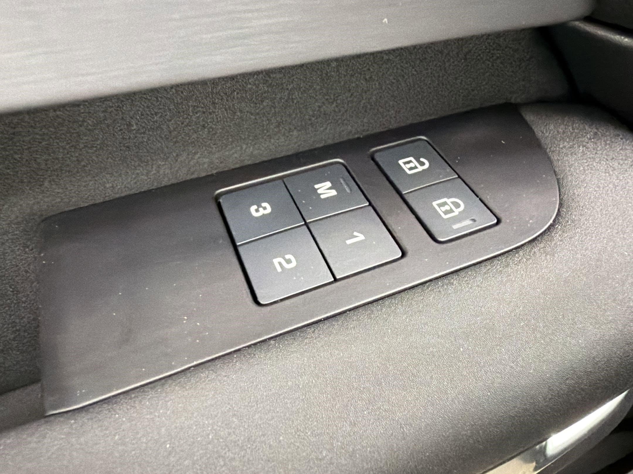 2025 Land Rover Discovery Dynamic SE - Photo 12