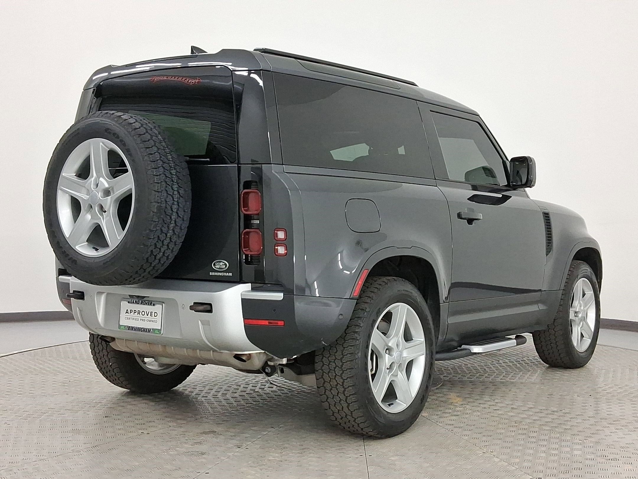 2023 Land Rover Defender 90 SE photo 3