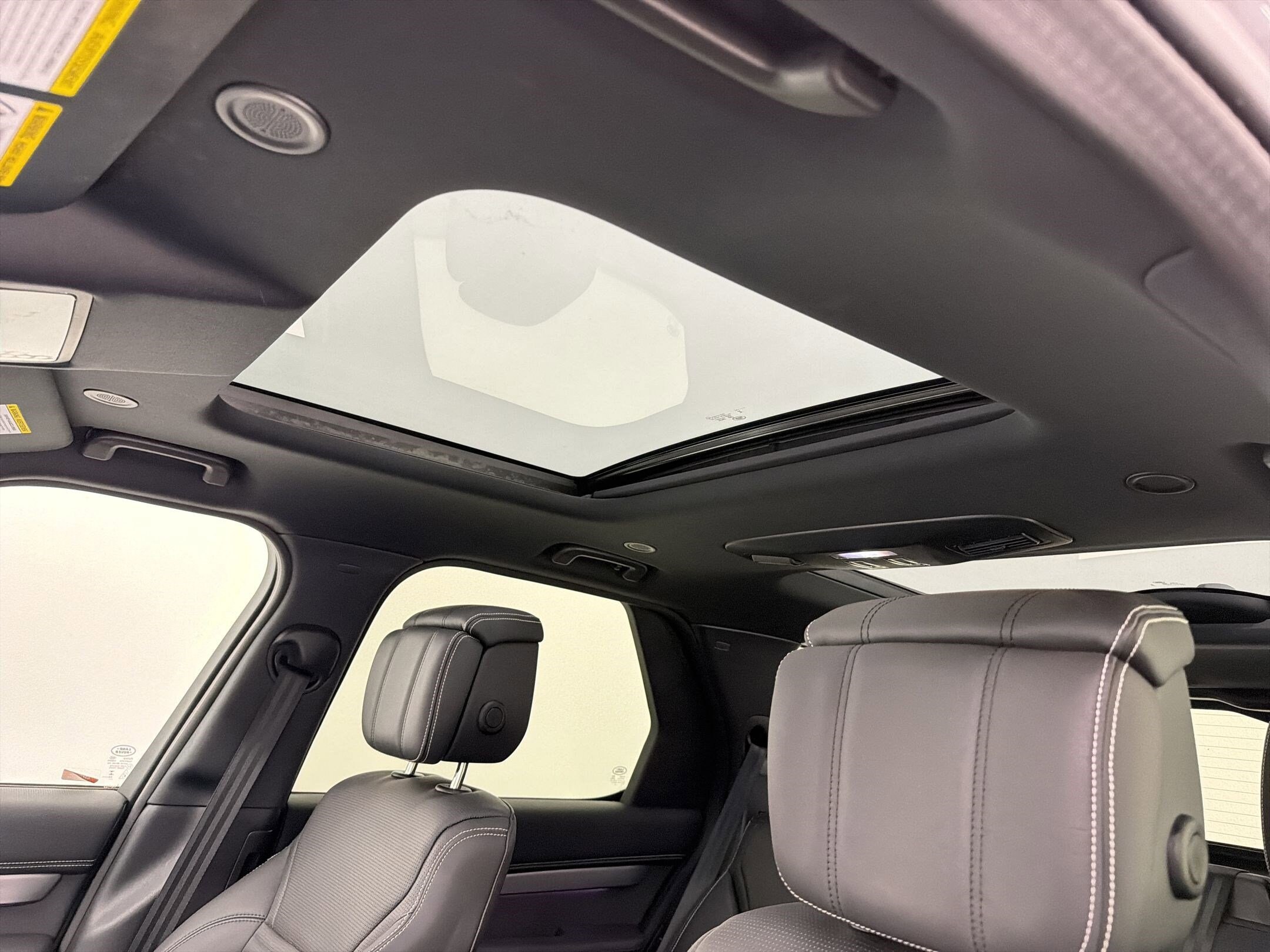 2025 Land Rover Discovery Dynamic SE - Photo 14