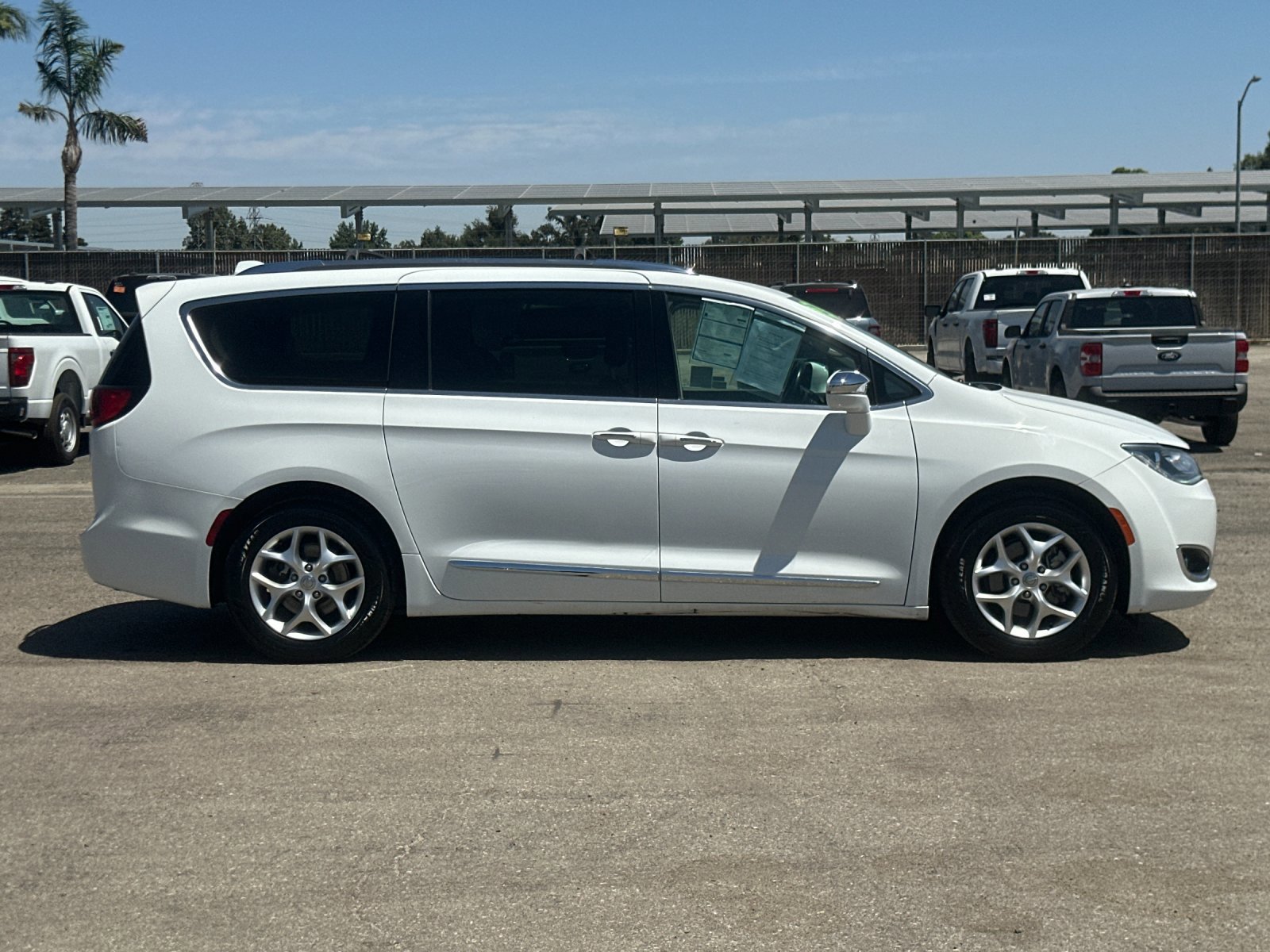 2020 Chrysler Pacifica Limited photo 2