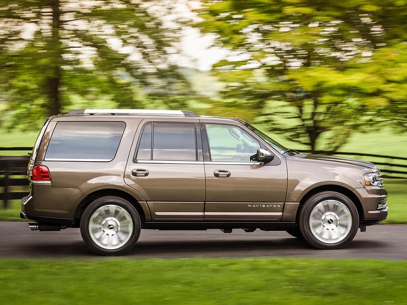 2015 Lincoln Navigator side