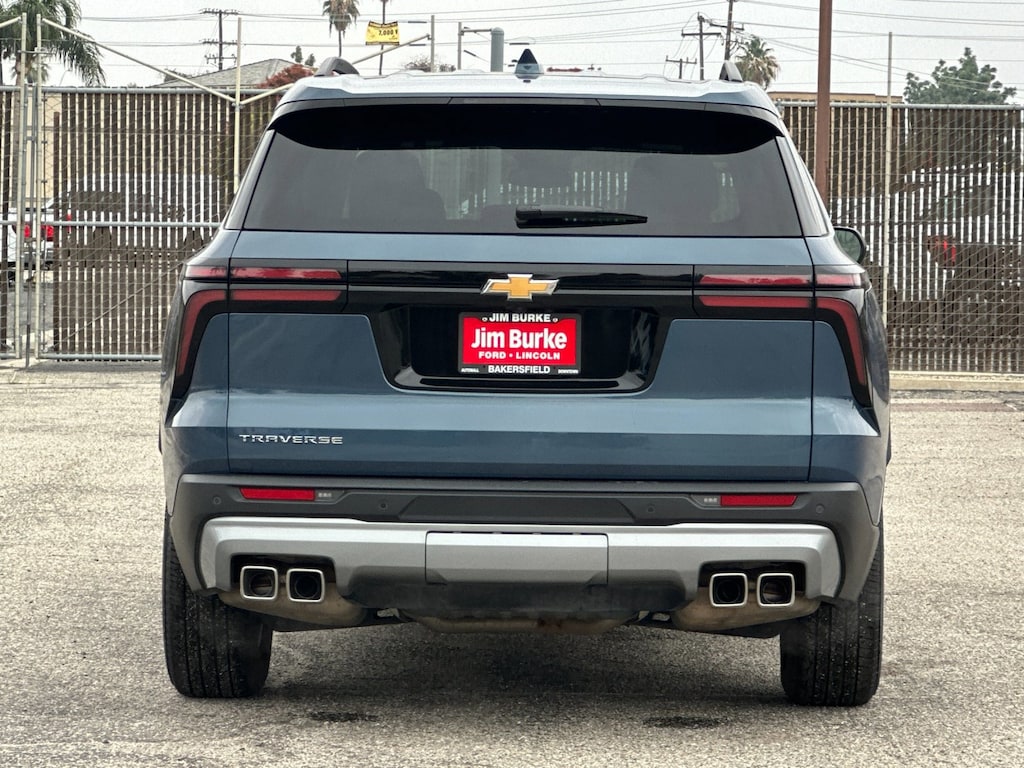 Used 2025 Chevrolet Traverse FWD LT SUV