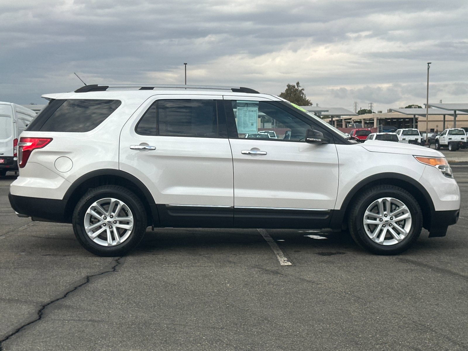 2014 Ford Explorer XLT photo 2