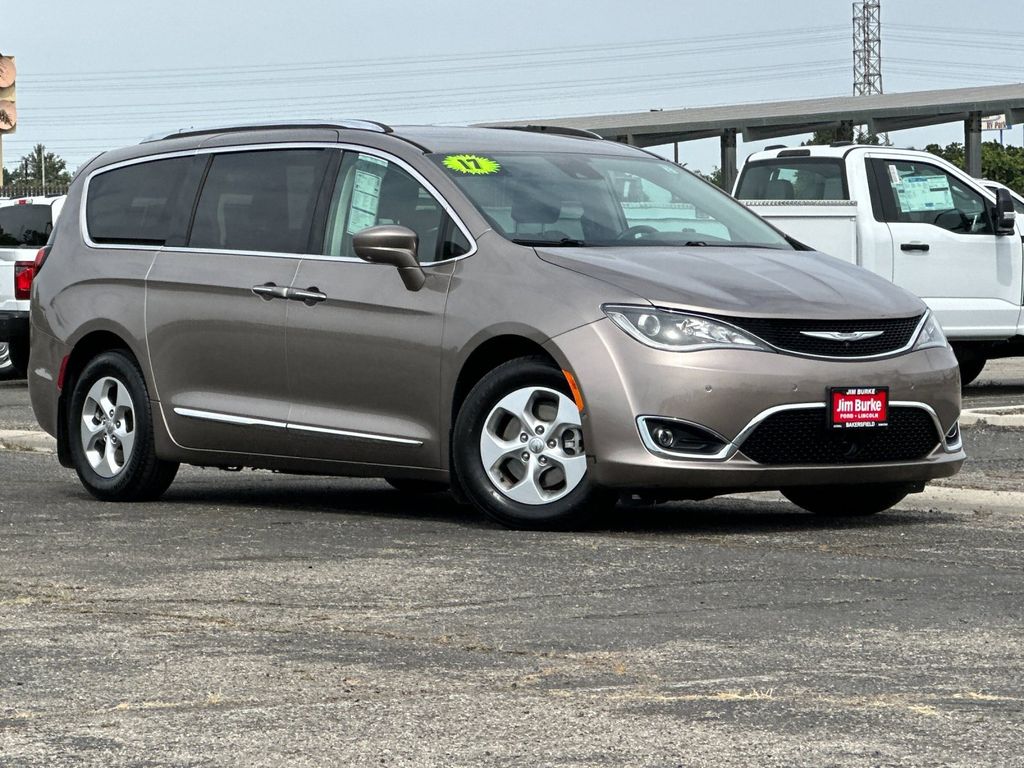 2017 Chrysler Pacifica Touring-L Plus