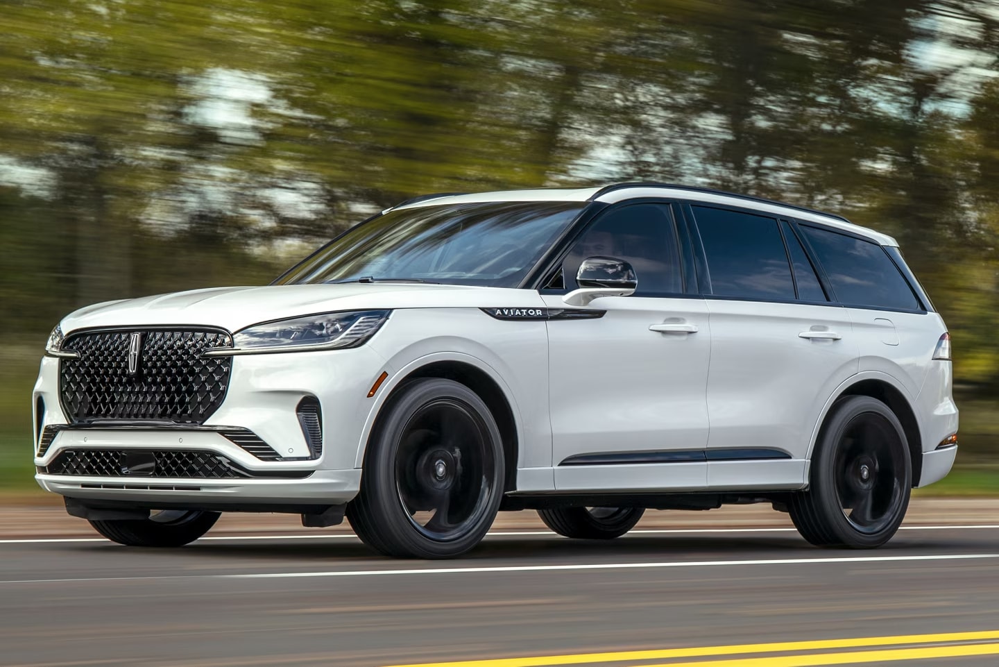 white 2025 lincoln aviator