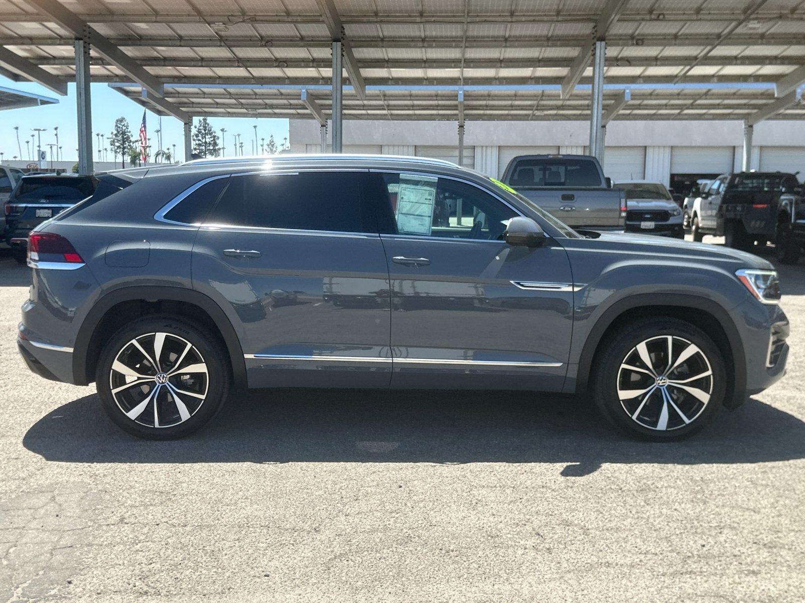 2024 Volkswagen Atlas Cross Sport SEL Premium R-Line photo 2