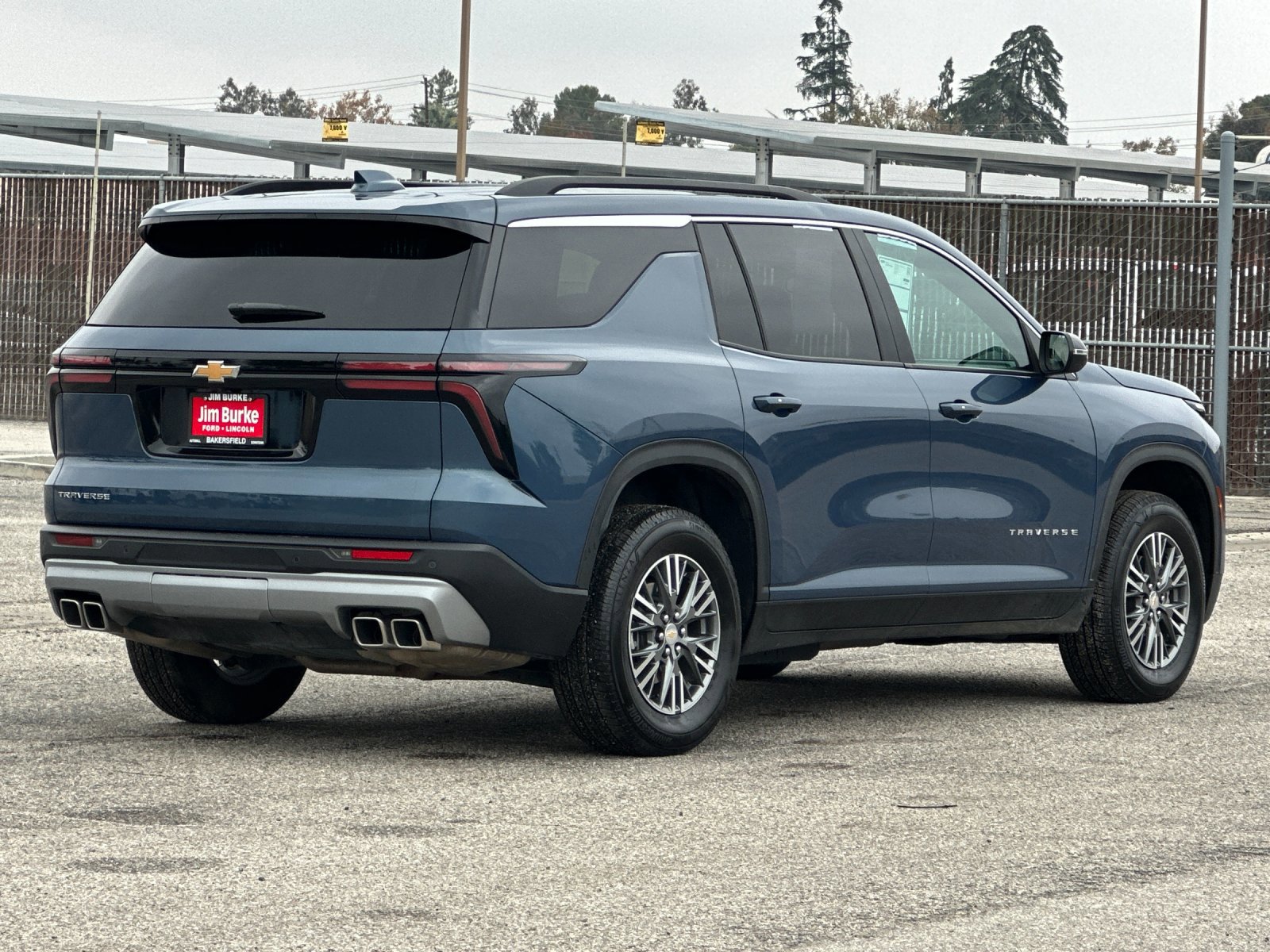 2025 Chevrolet Traverse photo 2