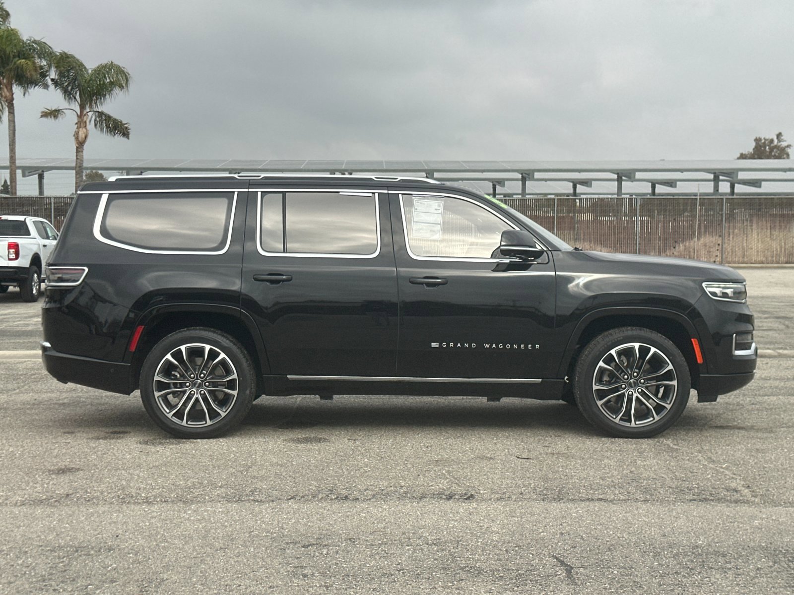 2022 Jeep Grand Wagoneer III photo 2