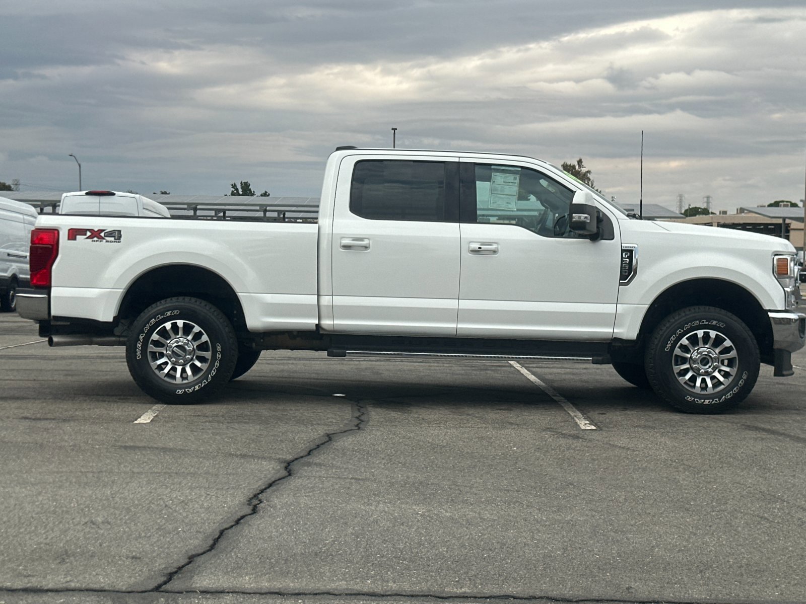 2022 Ford F-350 Lariat photo 2