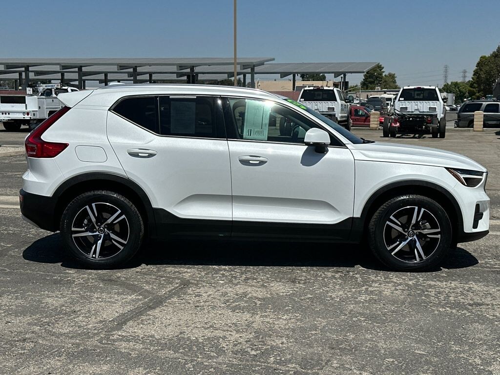 Used 2023 Volvo XC40 B4 Core SUV