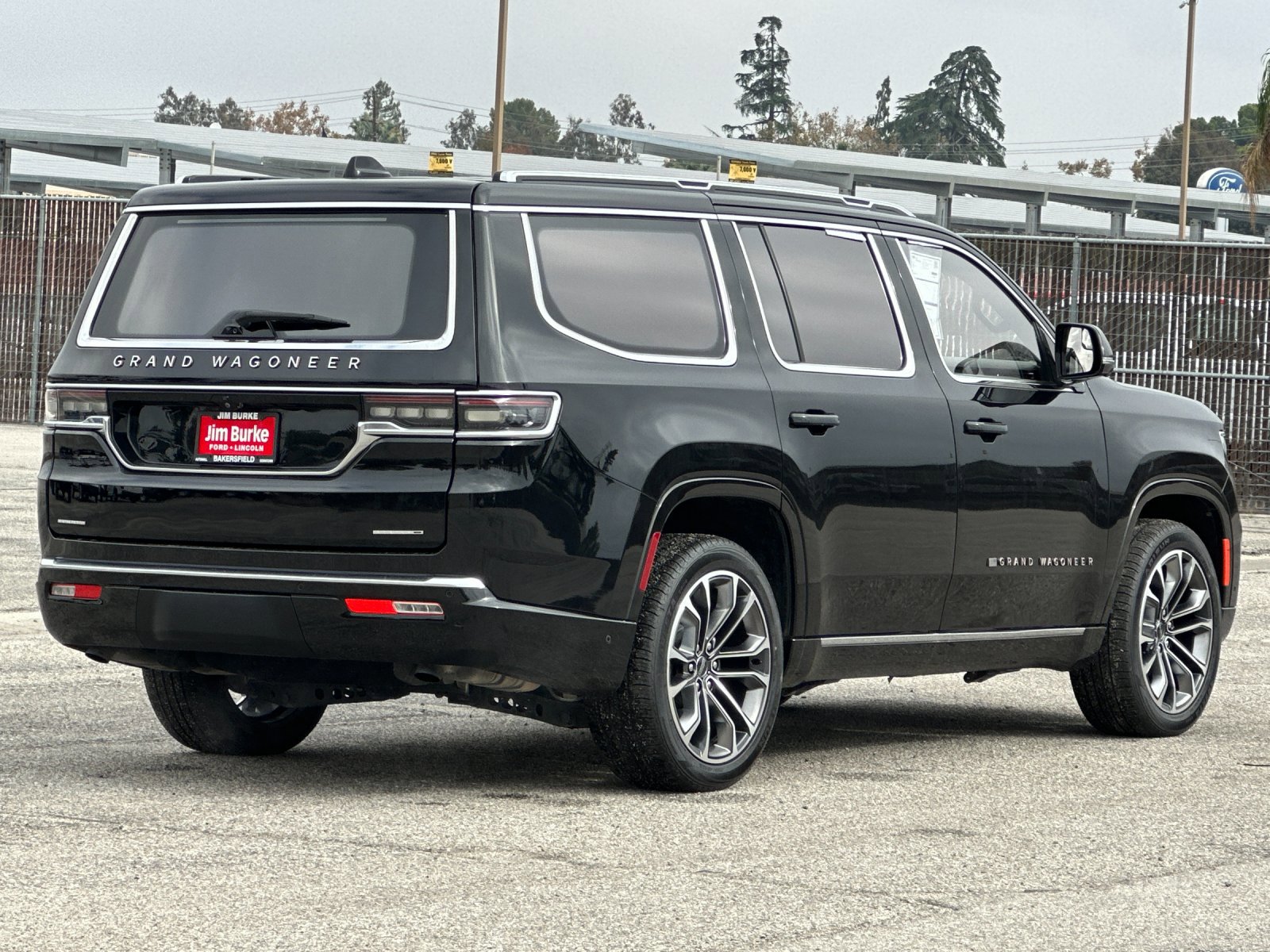 2022 Jeep Grand Wagoneer III photo 3