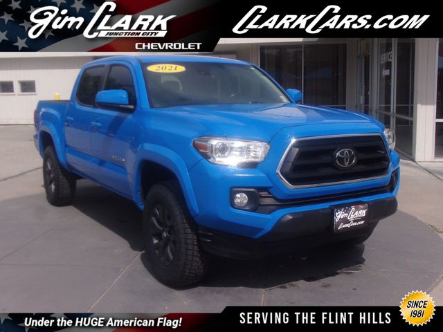 2021 Toyota Tacoma SR5 Double Cab 4WD V6 Auto Short Bed's photo