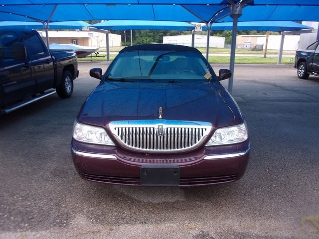 Used 2006 Lincoln Town Car Executive with VIN 1LNHM84W36Y600098 for sale in Junction City, KS